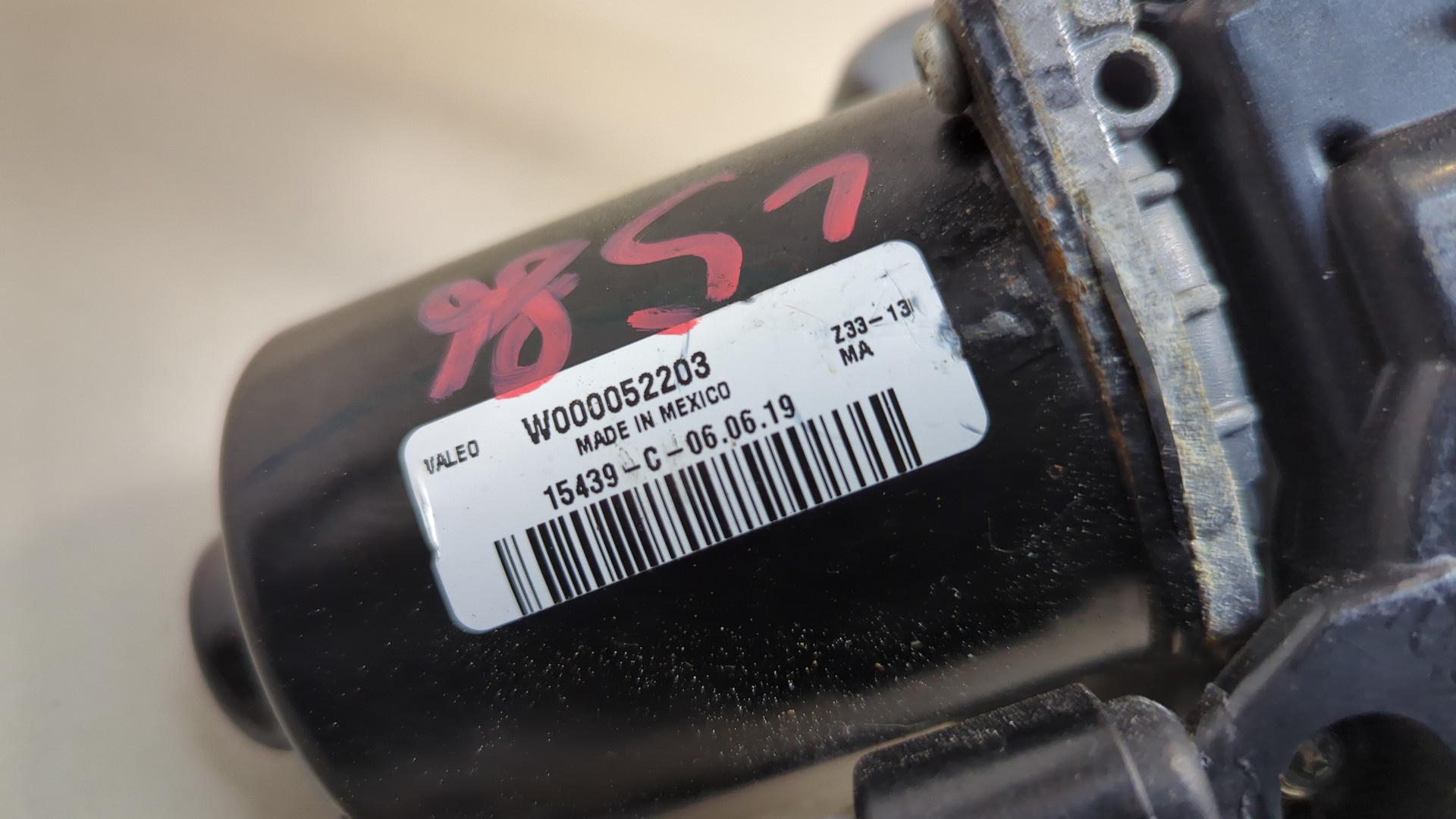 Моторчик стеклоочистителя передний