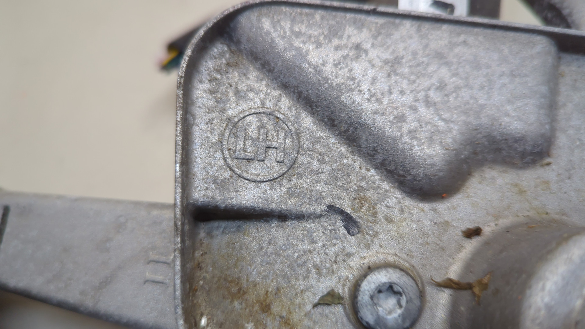 Моторчик стеклоочистителя передний