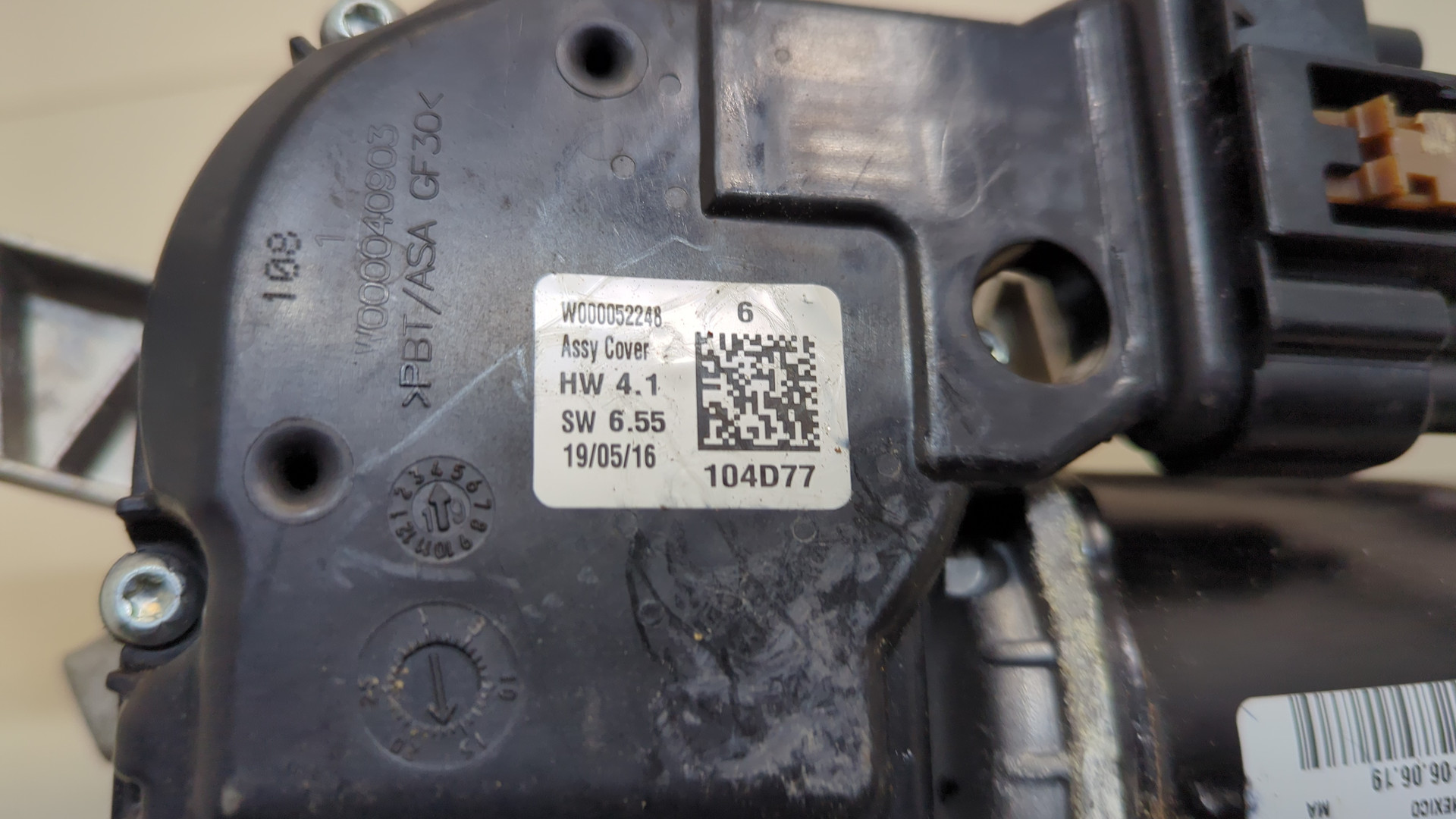 Моторчик стеклоочистителя передний