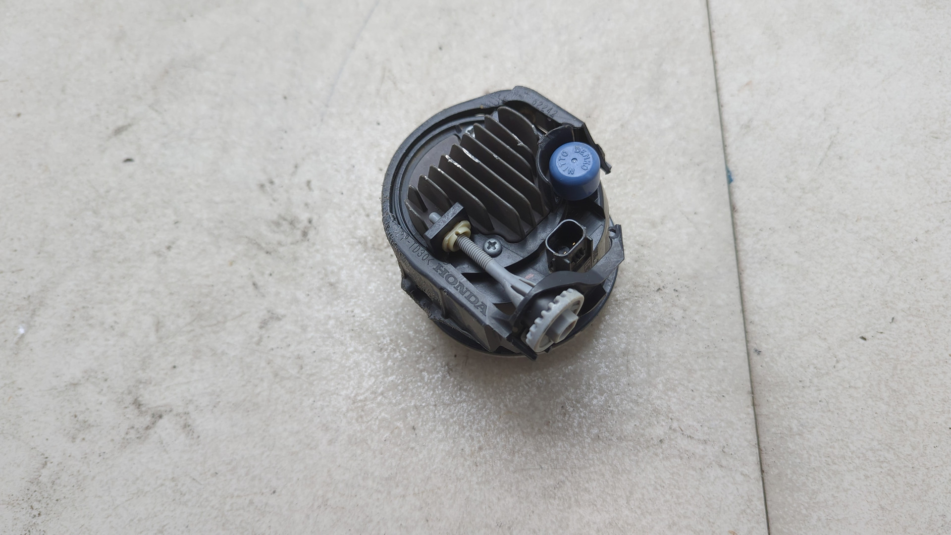 Фара противотуманная левая