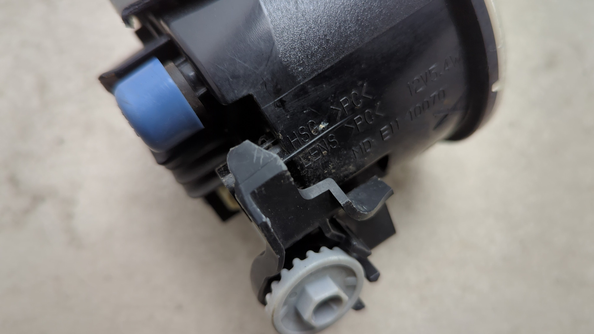 Фара противотуманная левая