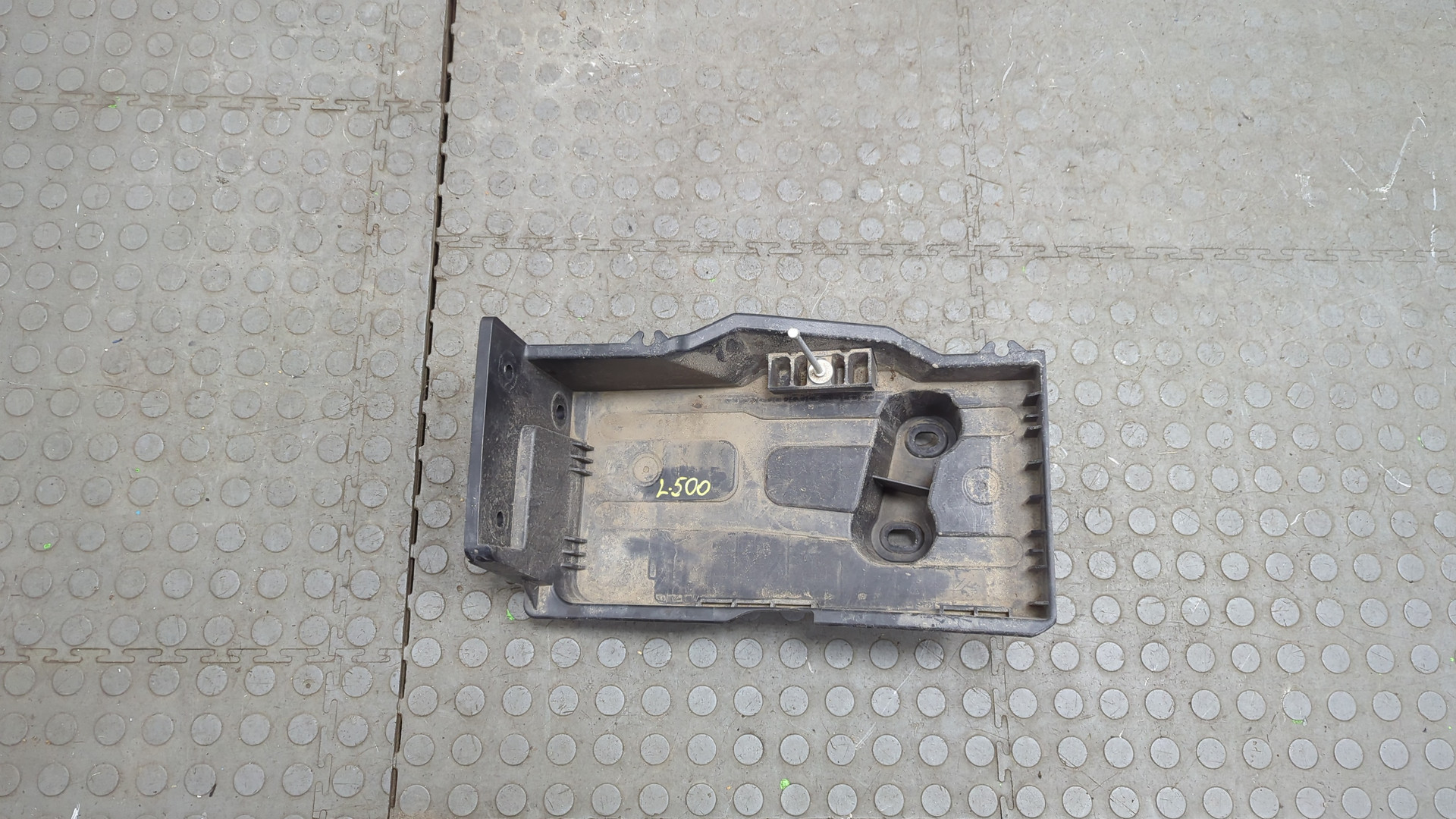 Площадка под аккумулятор (АКБ)