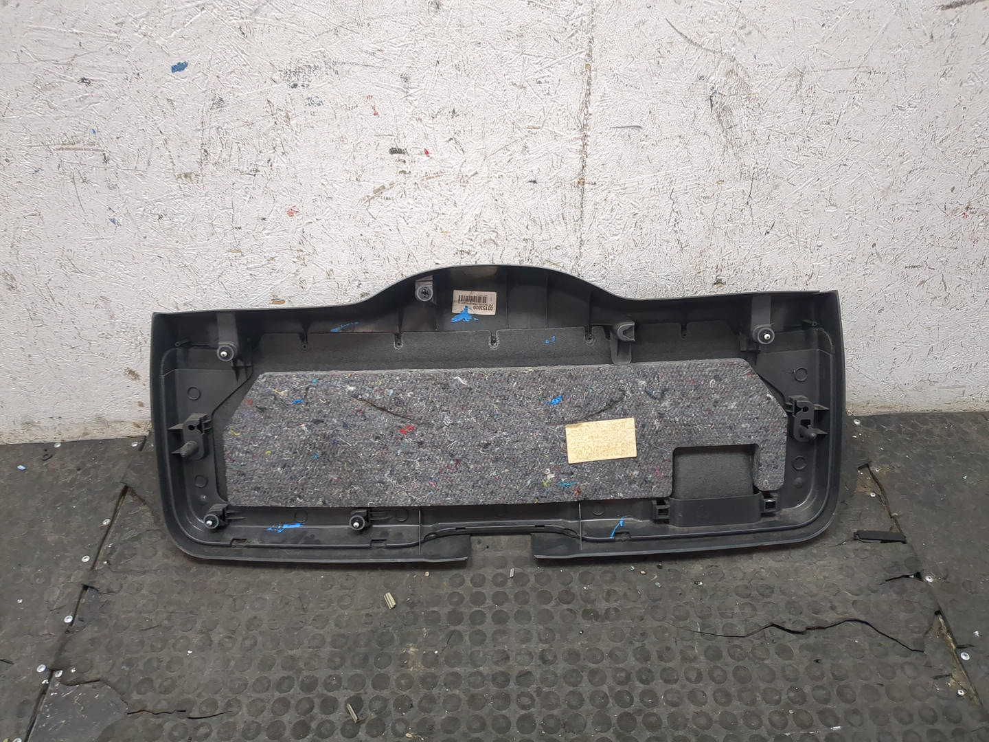 Обшивка двери багажника