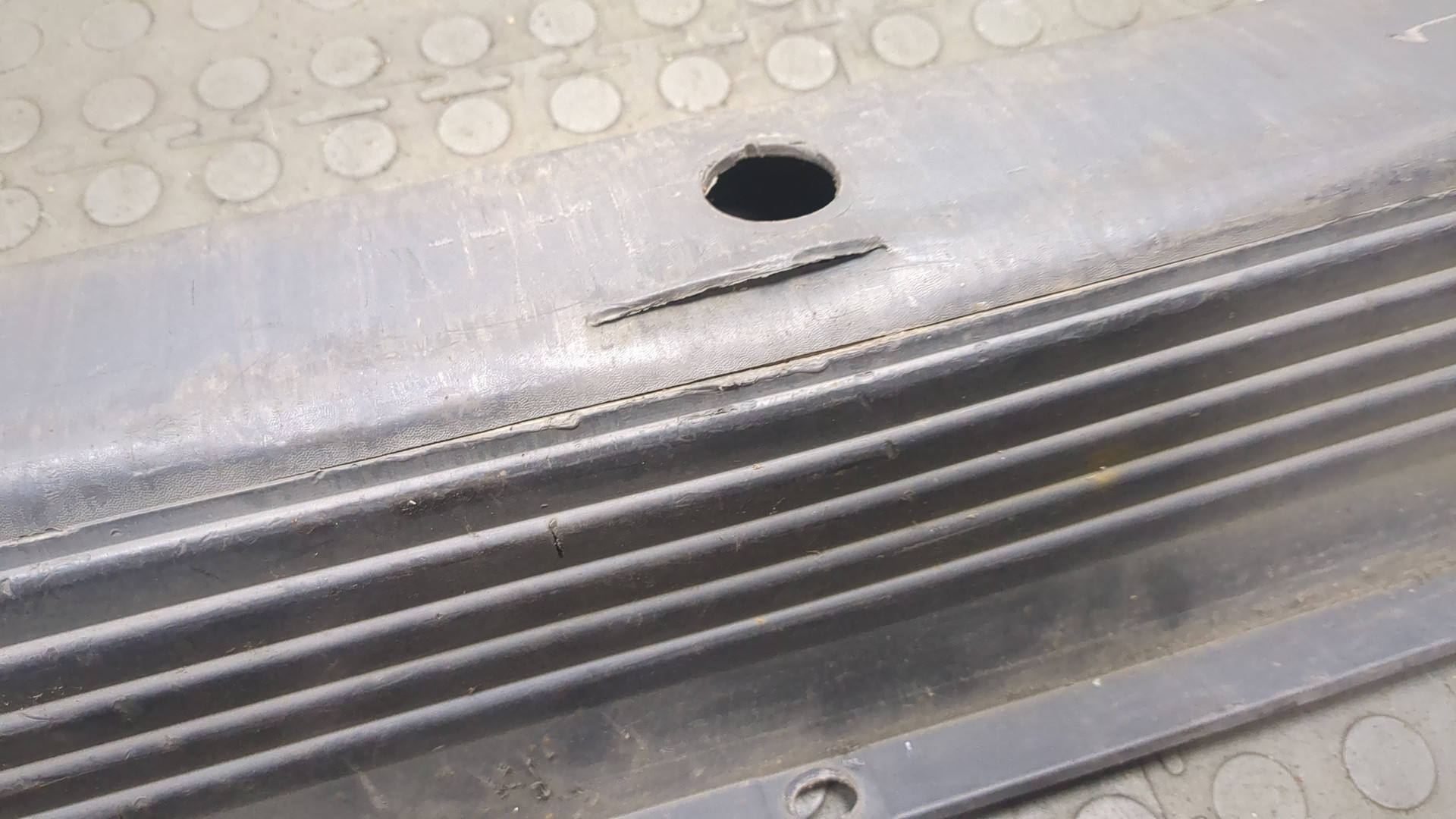 Бампер задний