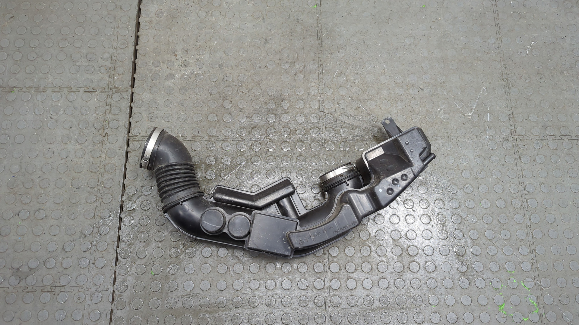 Патрубок воздушного фильтра