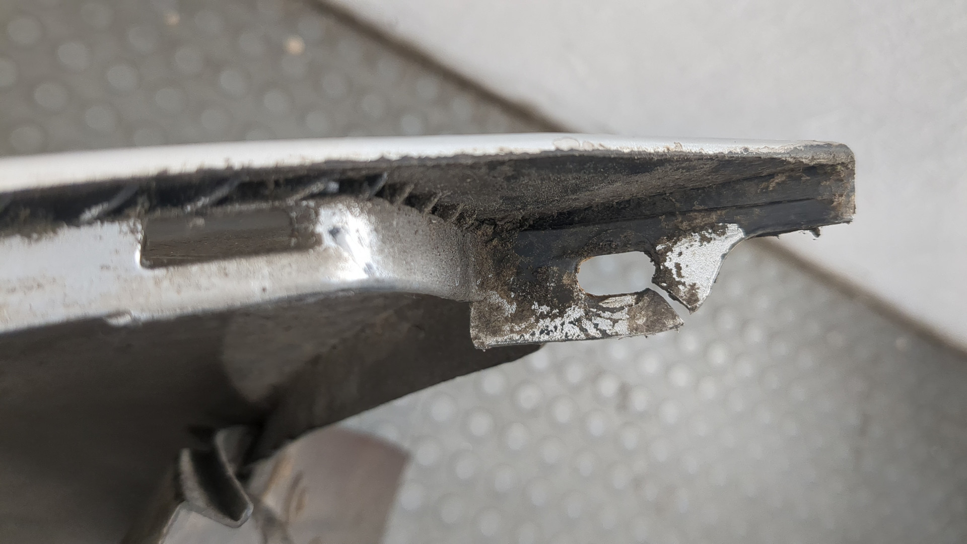 Бампер задний