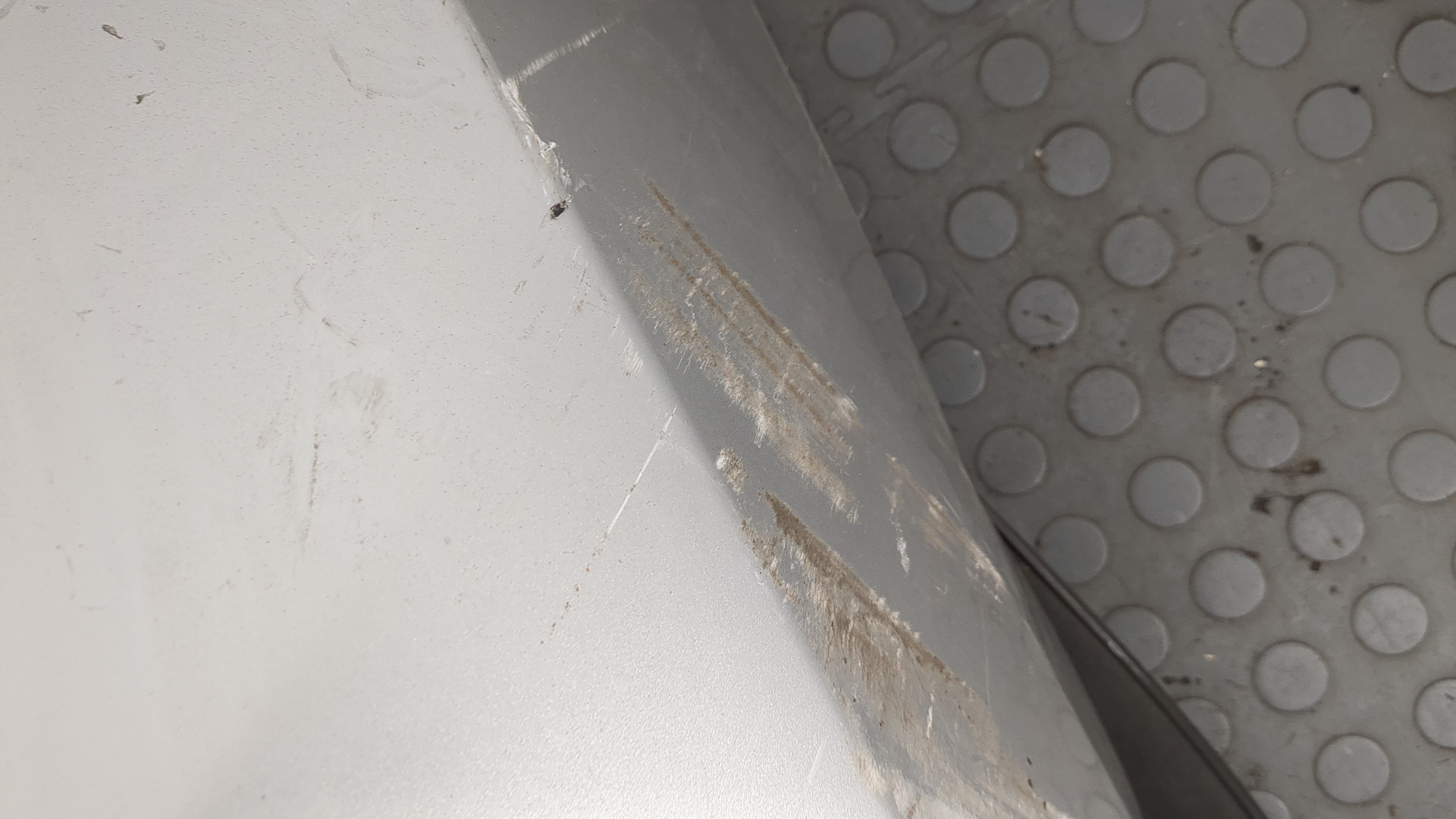 Бампер задний