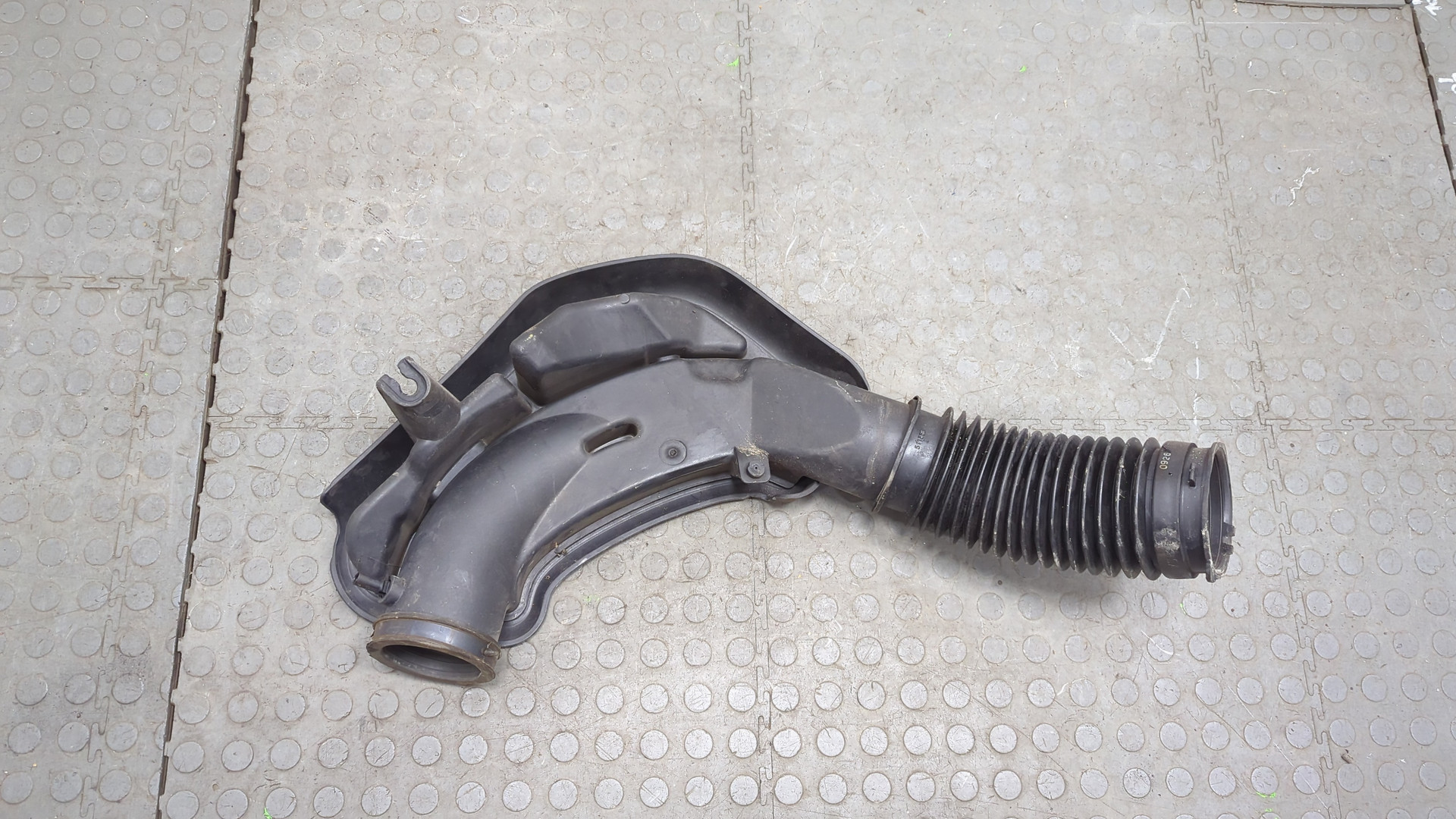 Патрубок воздушного фильтра