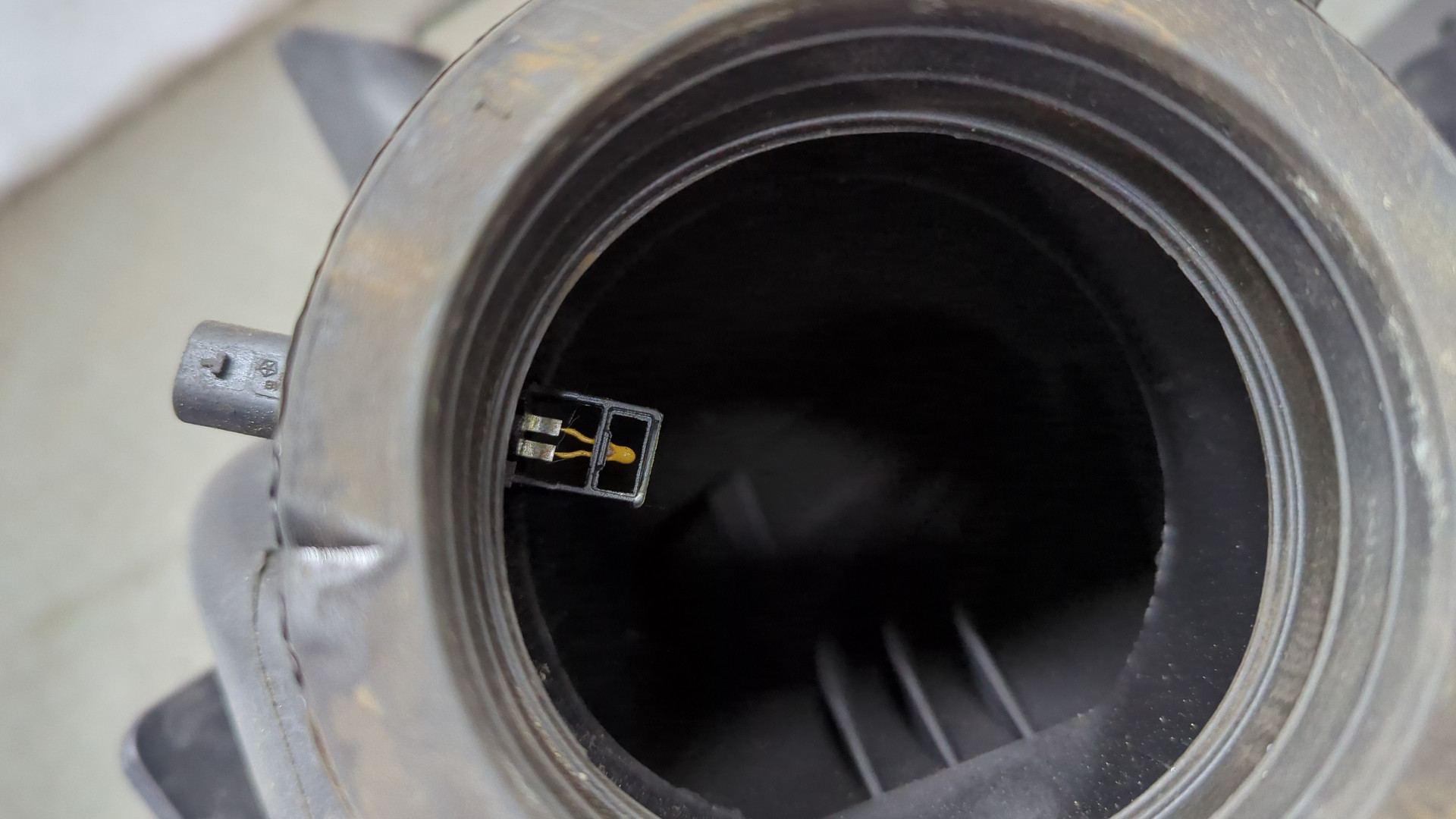 Патрубок воздушного фильтра