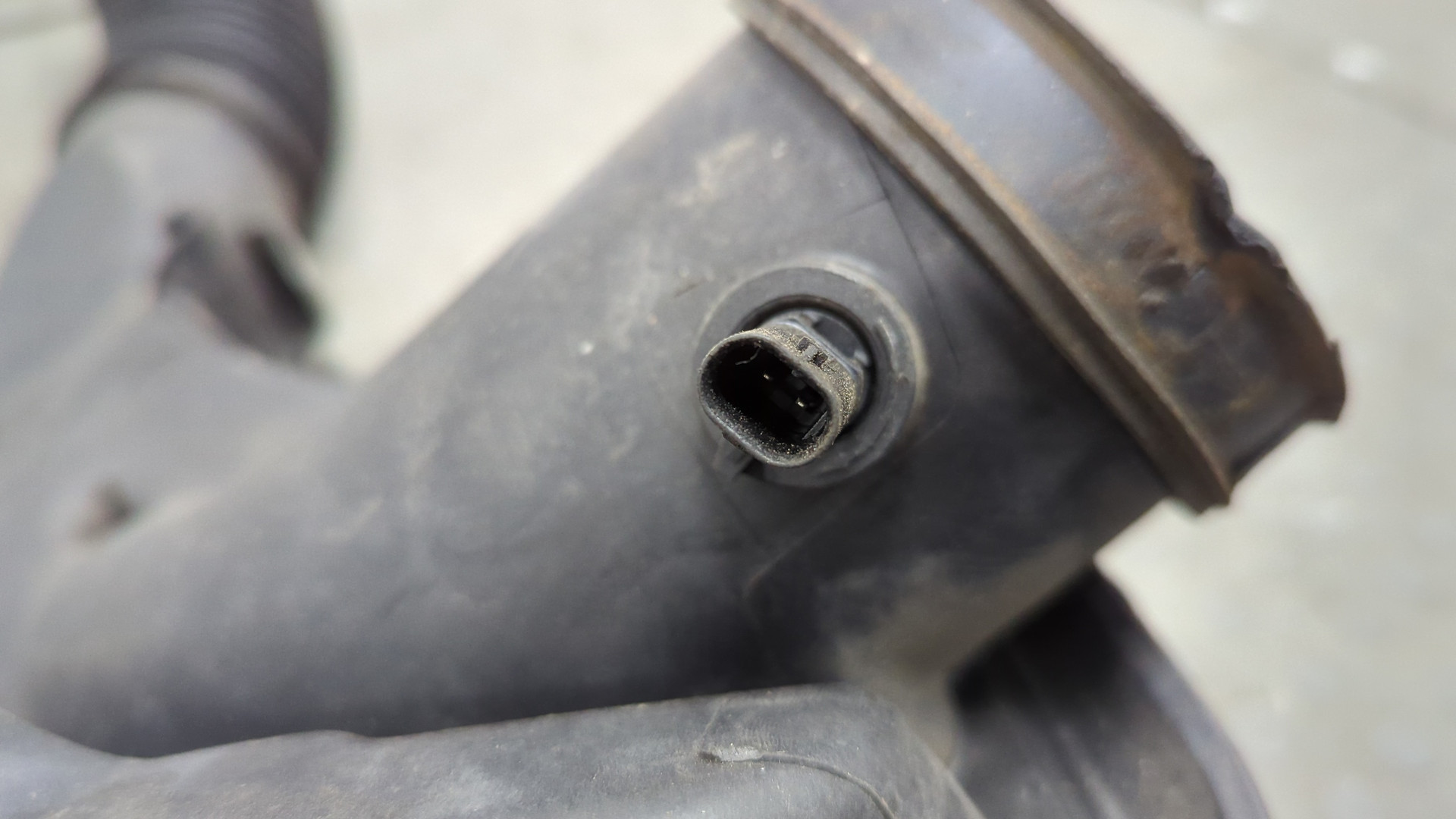 Патрубок воздушного фильтра