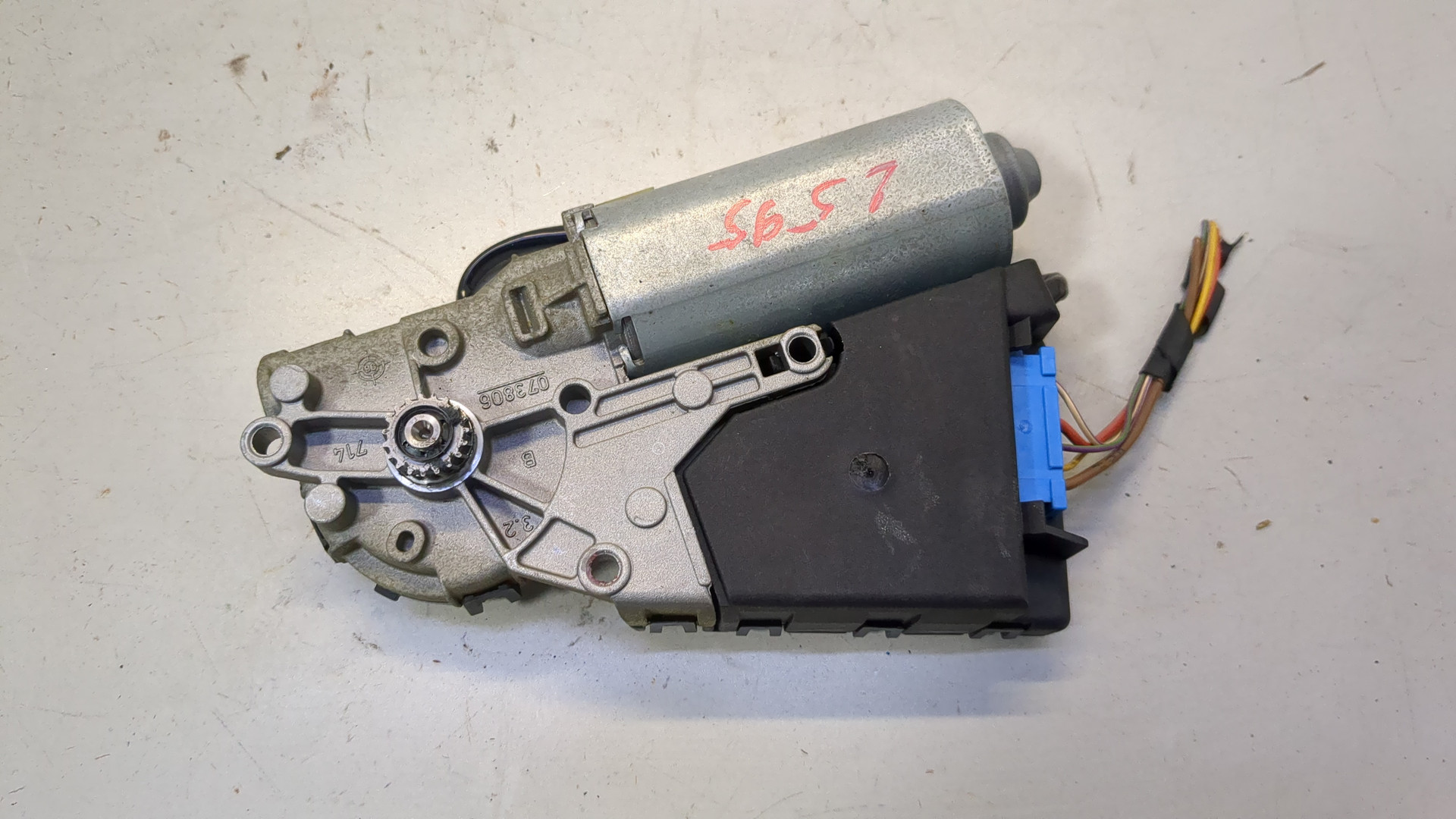 Моторчик люка