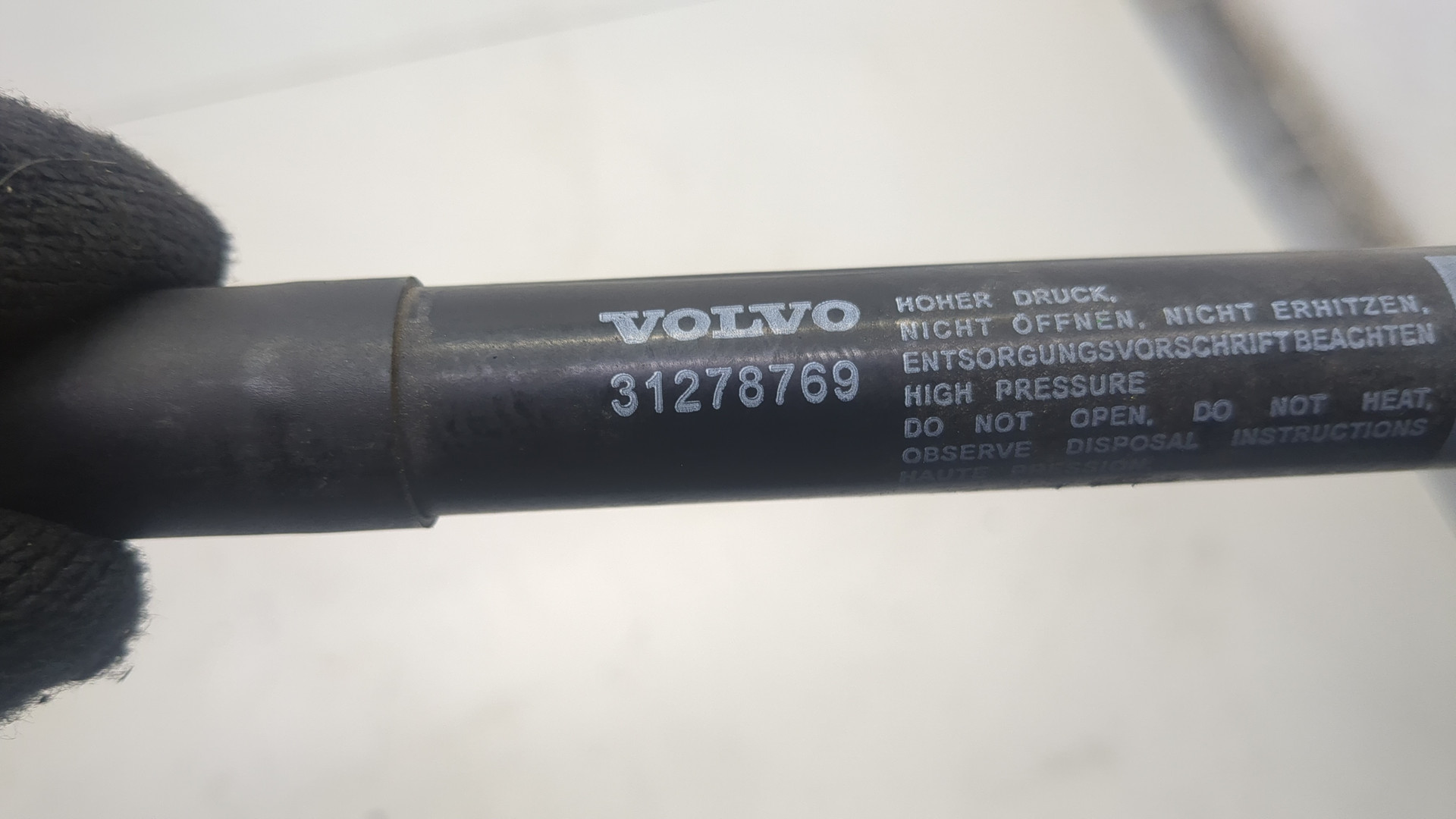 Амортизатор капота