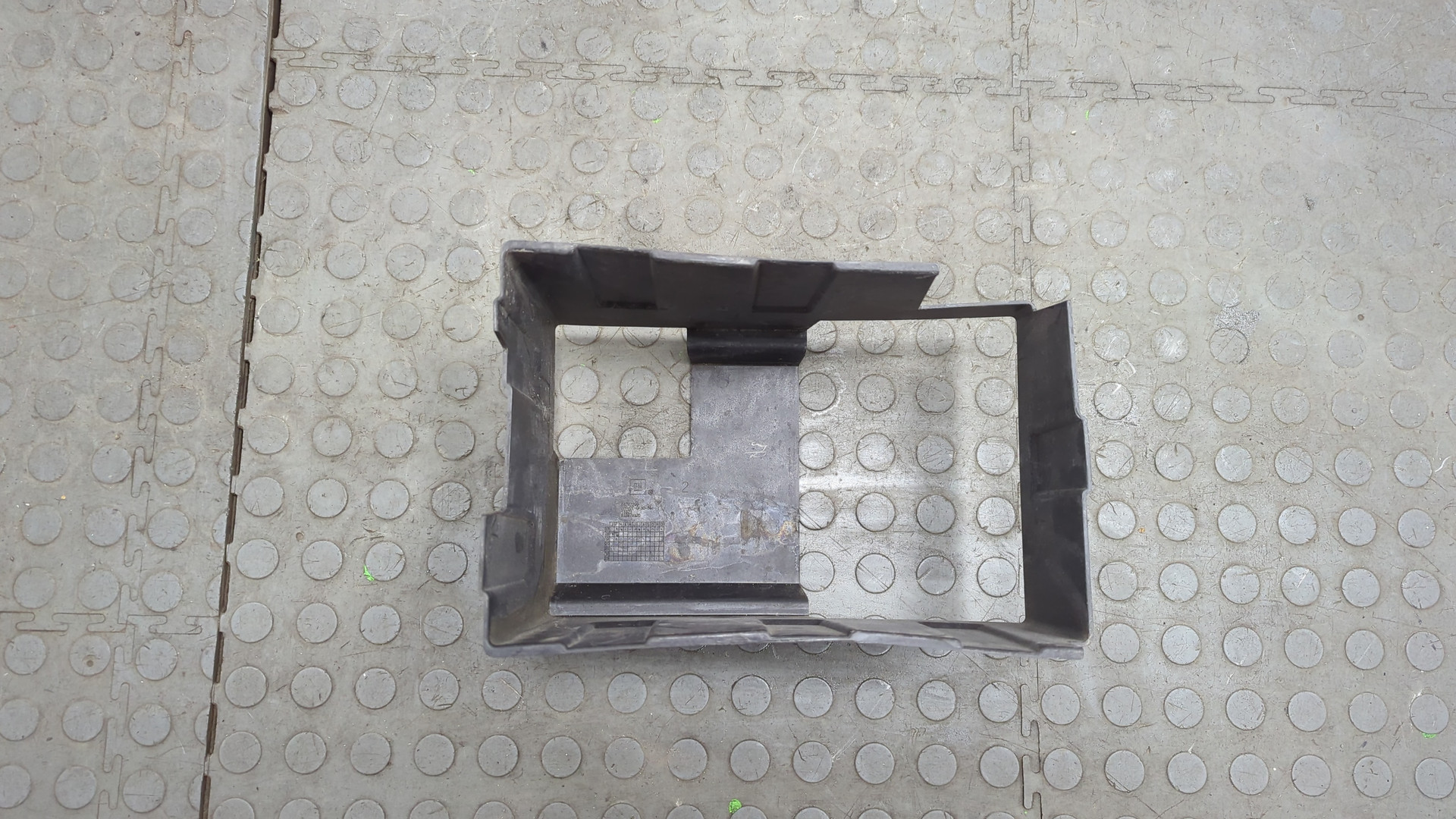 Площадка под аккумулятор (АКБ)