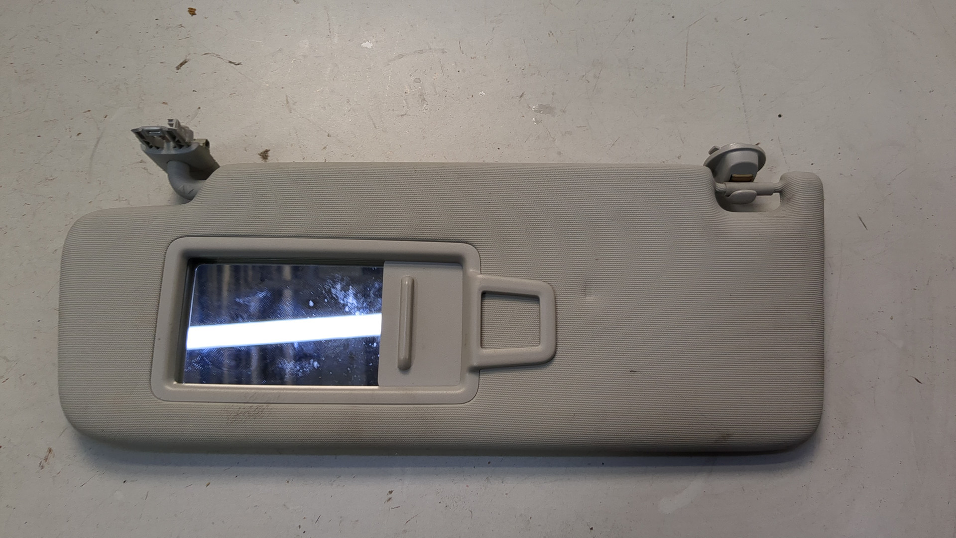 Козырек солнцезащитный