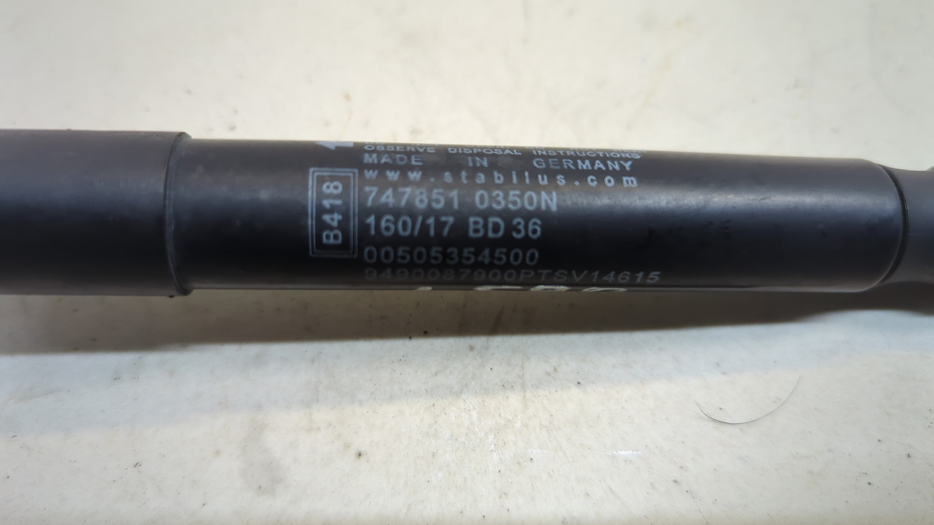 Амортизатор капота