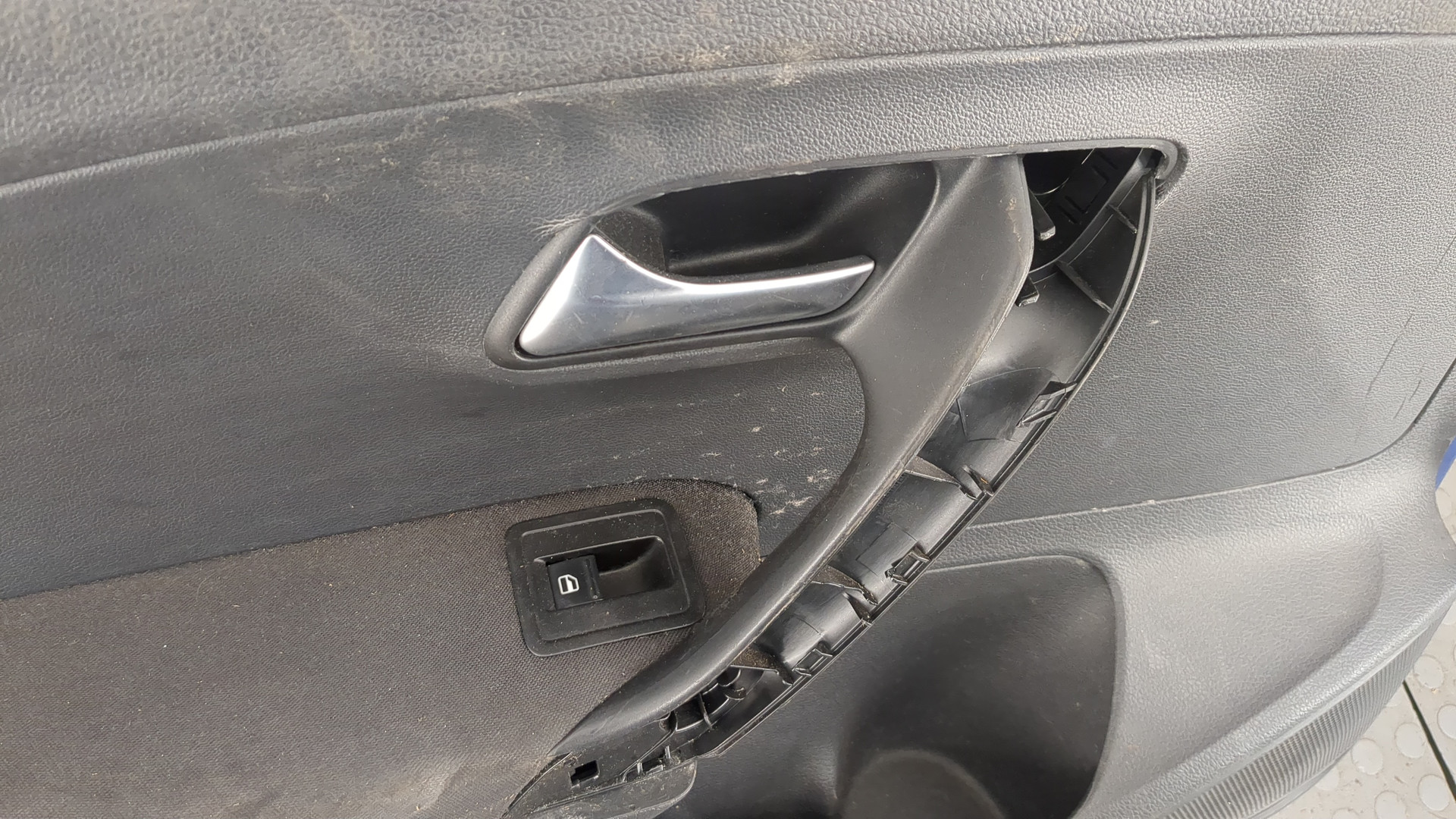 Дверь передняя левая