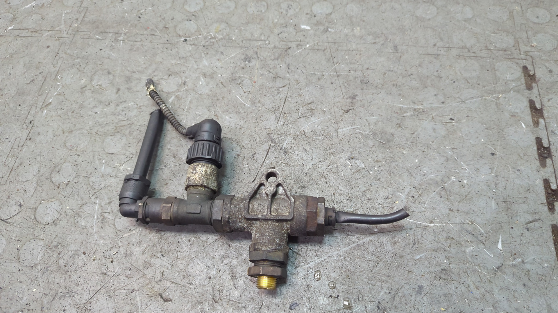 Кран переключающий