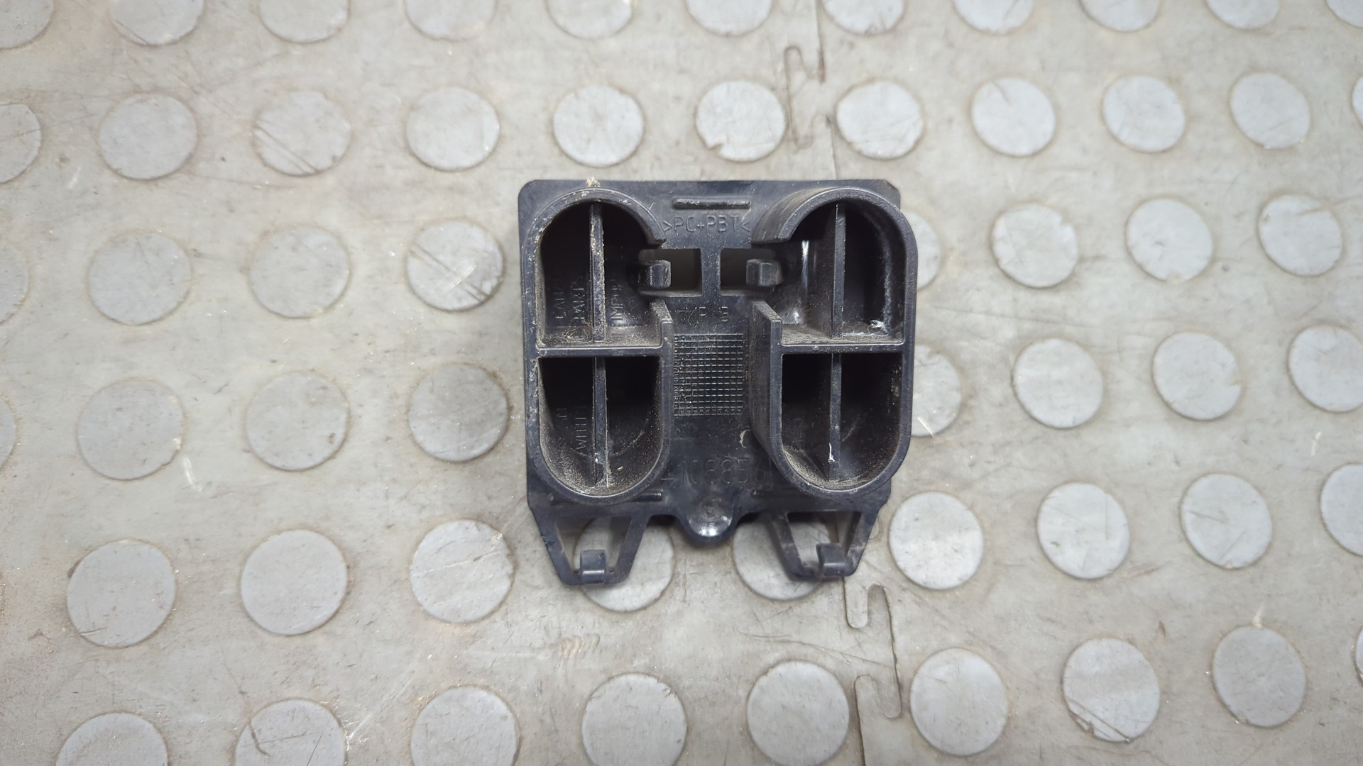 Кронштейн усилителя переднего бампера