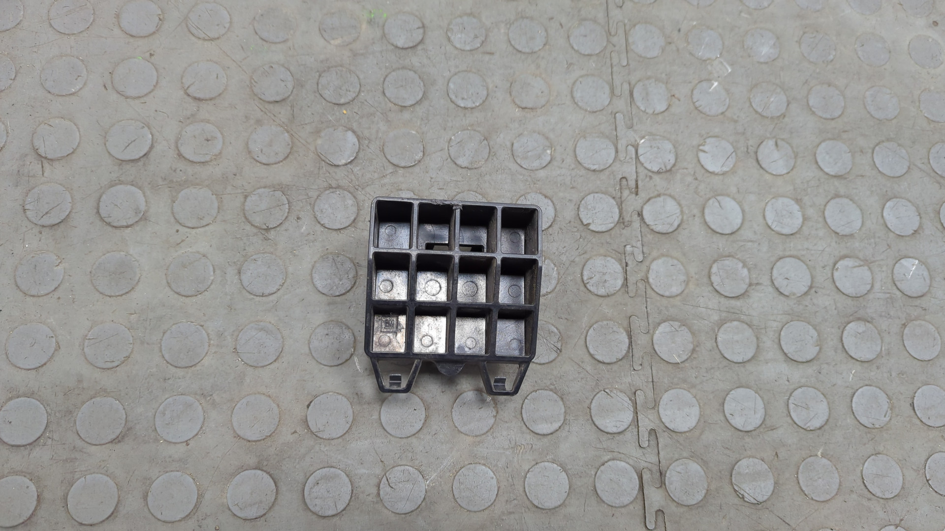 Кронштейн усилителя переднего бампера