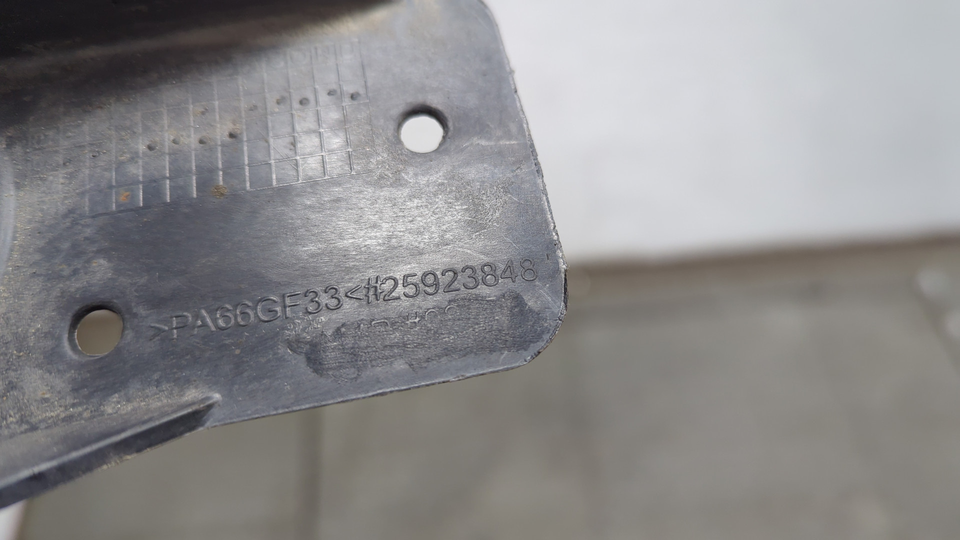 Кронштейн переднего бампера правый