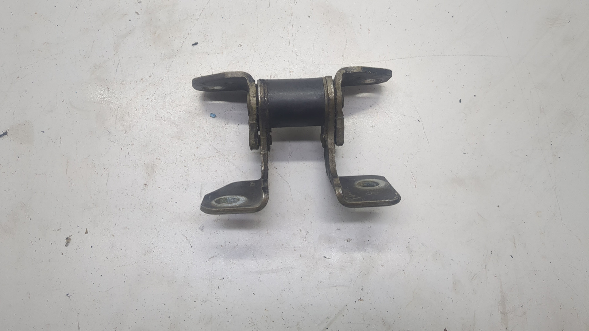 Петля двери