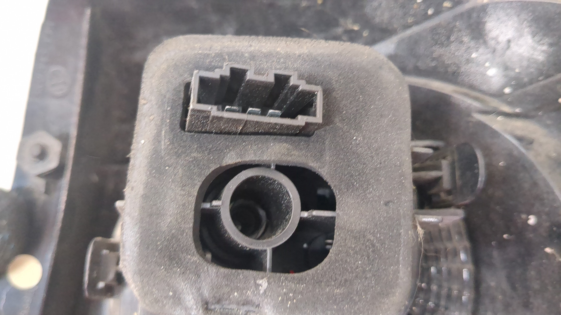 Фонарь задний левый