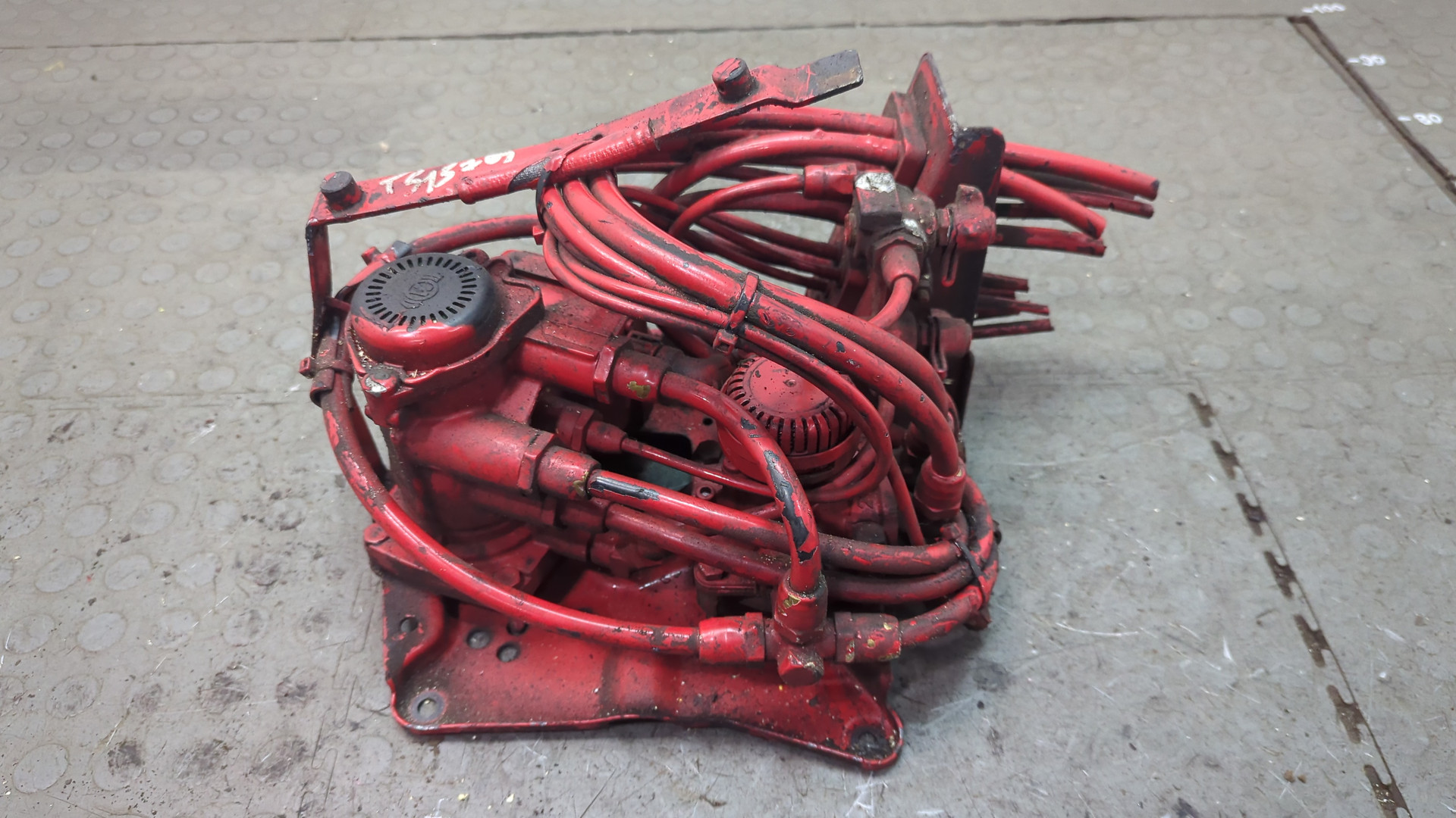 Кран управления тормозами прицепа