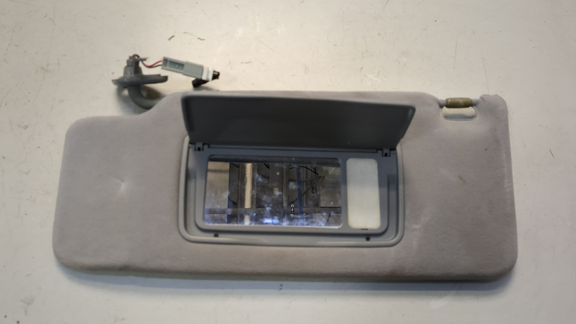 Козырек солнцезащитный