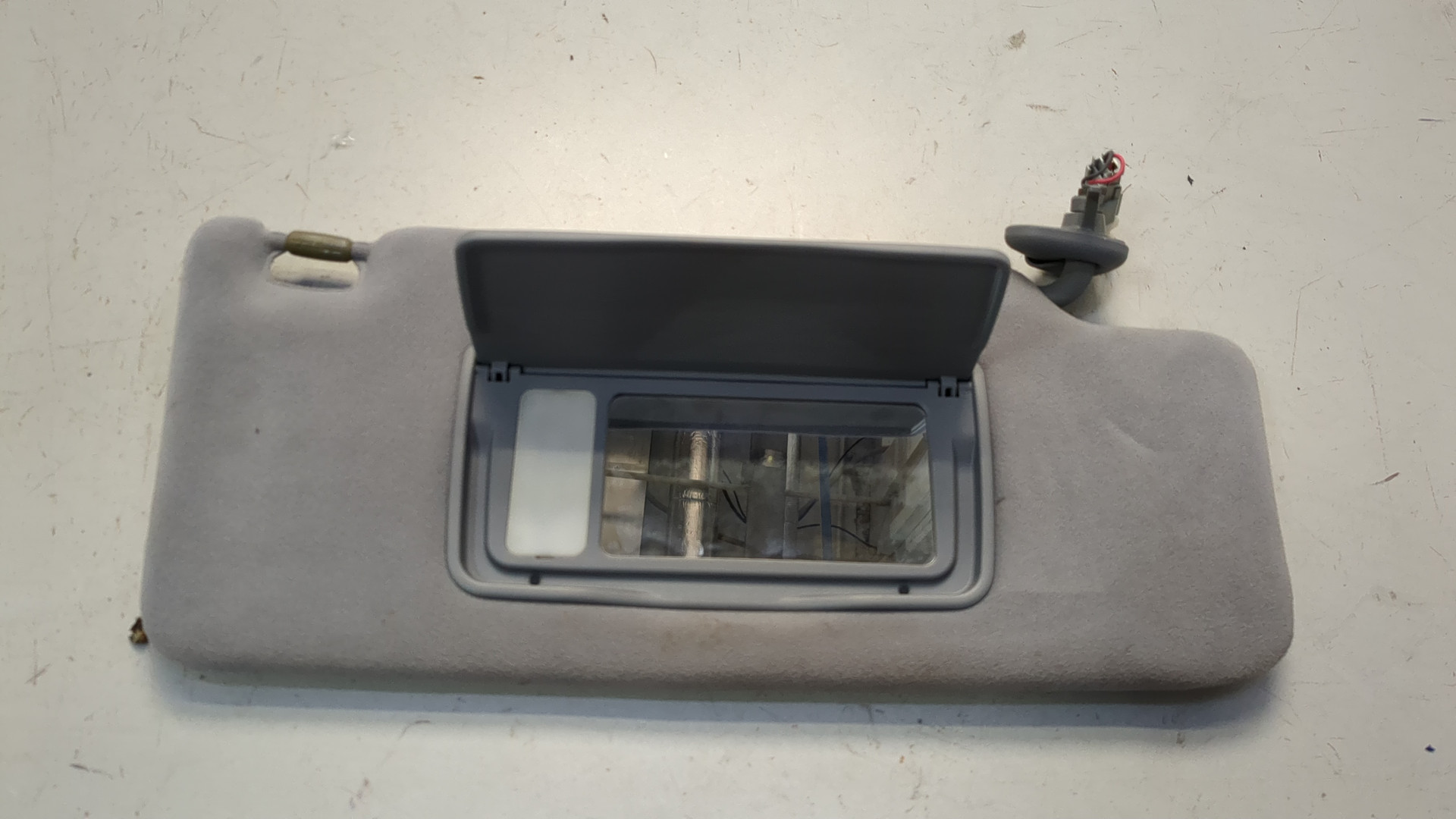 Козырек солнцезащитный