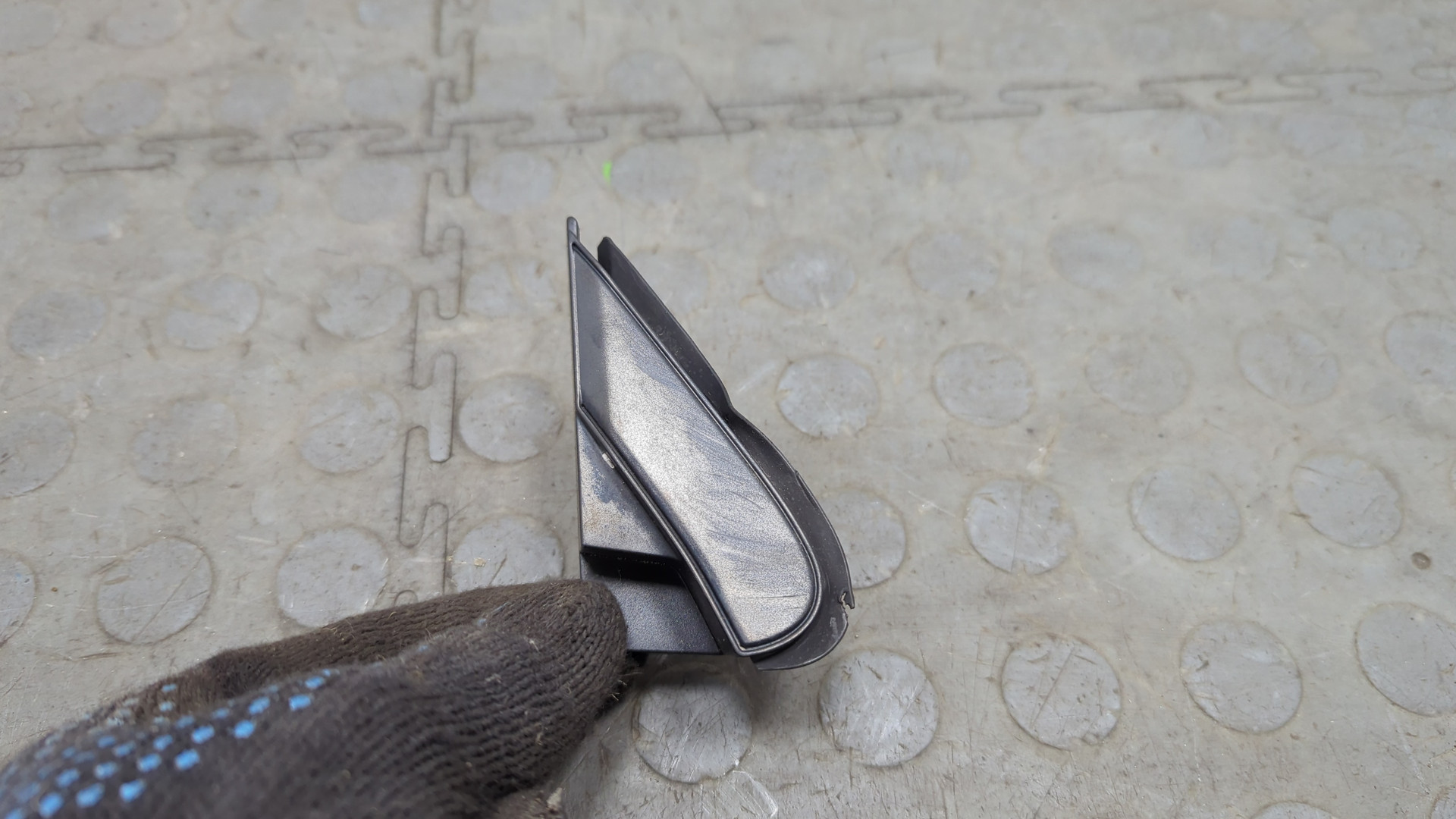 Накладка переднего крыла правого