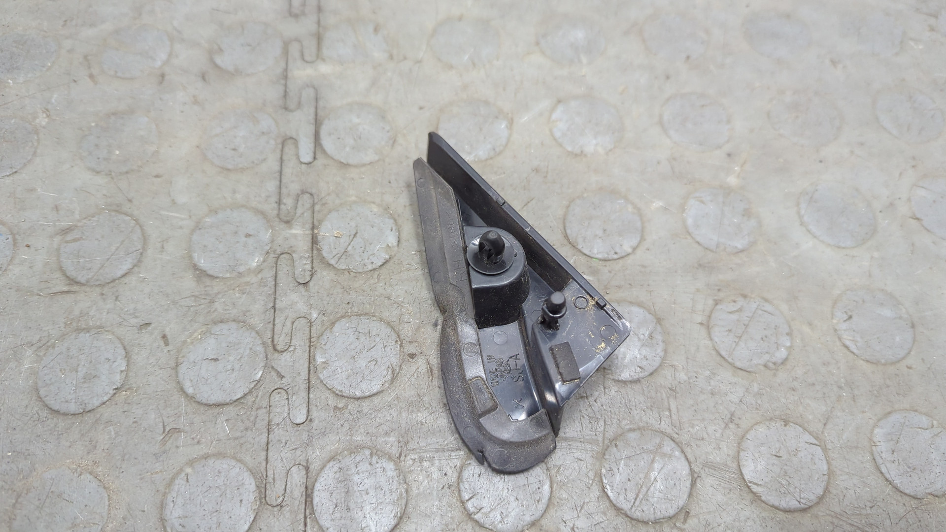 Накладка переднего крыла правого