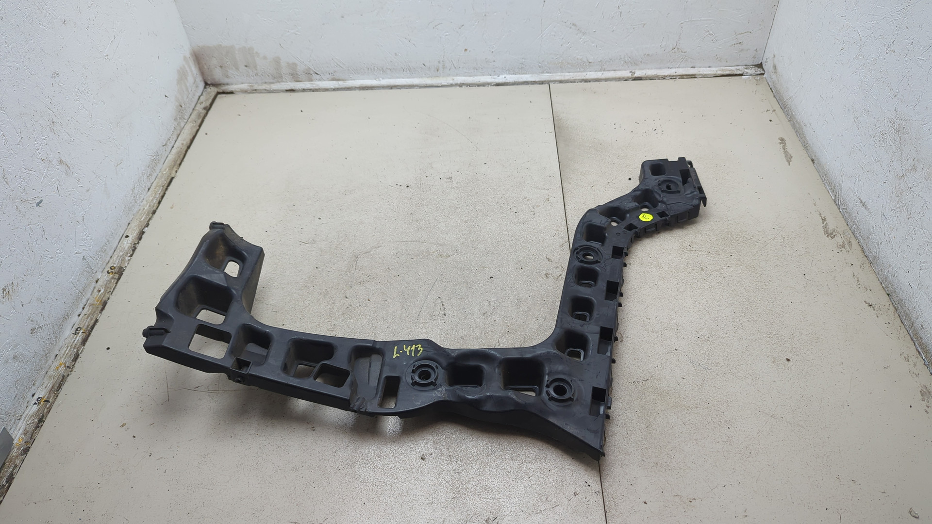 Кронштейн заднего бампера левый