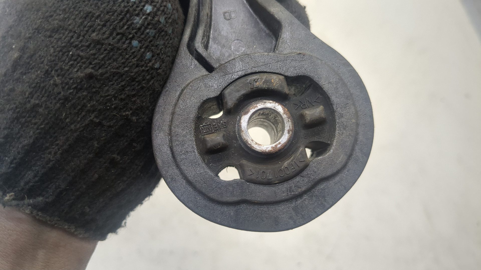 Опора двигателя