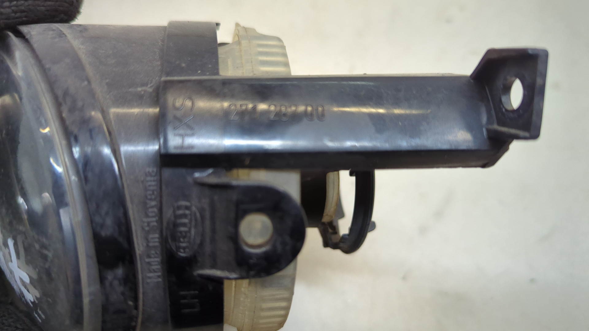 Фара противотуманная левая