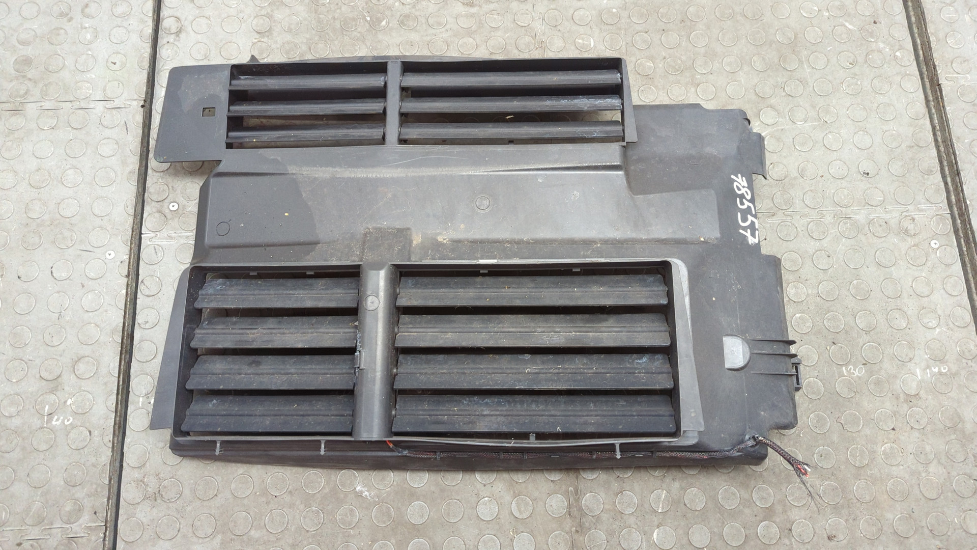 Жалюзи (воздуховод) бампера переднего