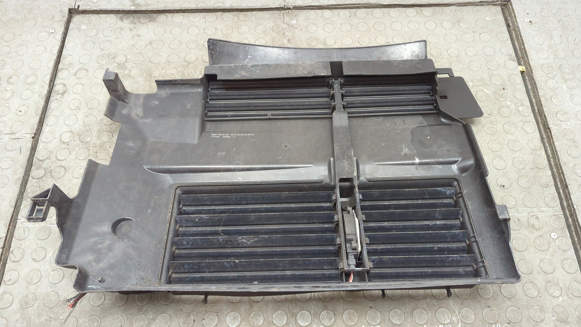 Жалюзи (воздуховод) бампера переднего