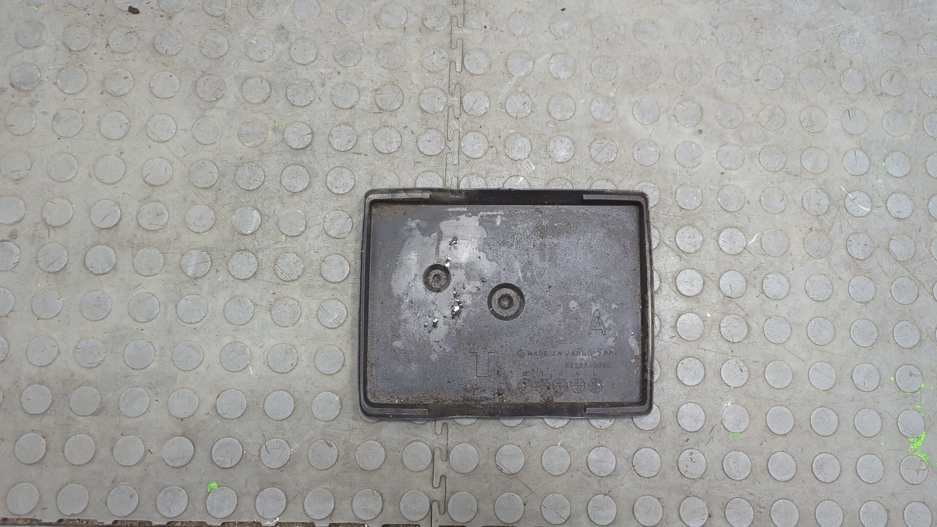 Площадка под аккумулятор (АКБ)