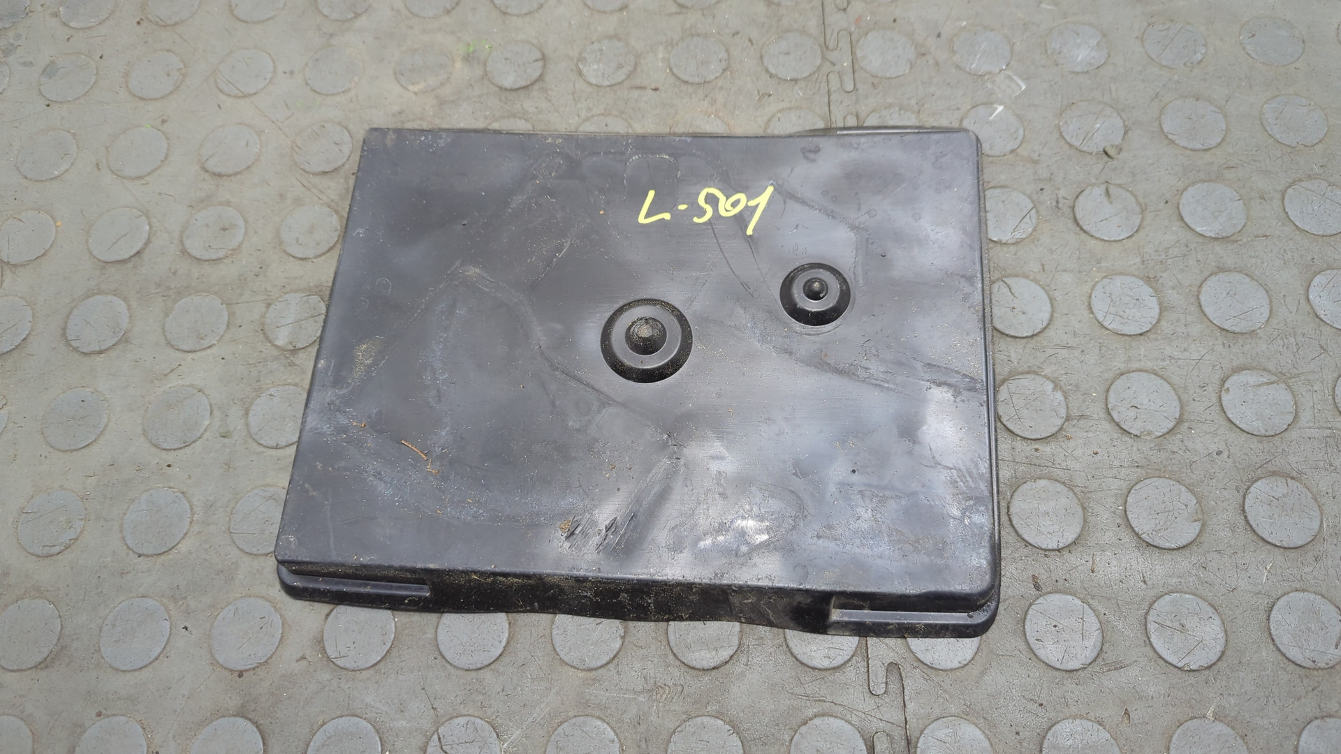 Площадка под аккумулятор (АКБ)