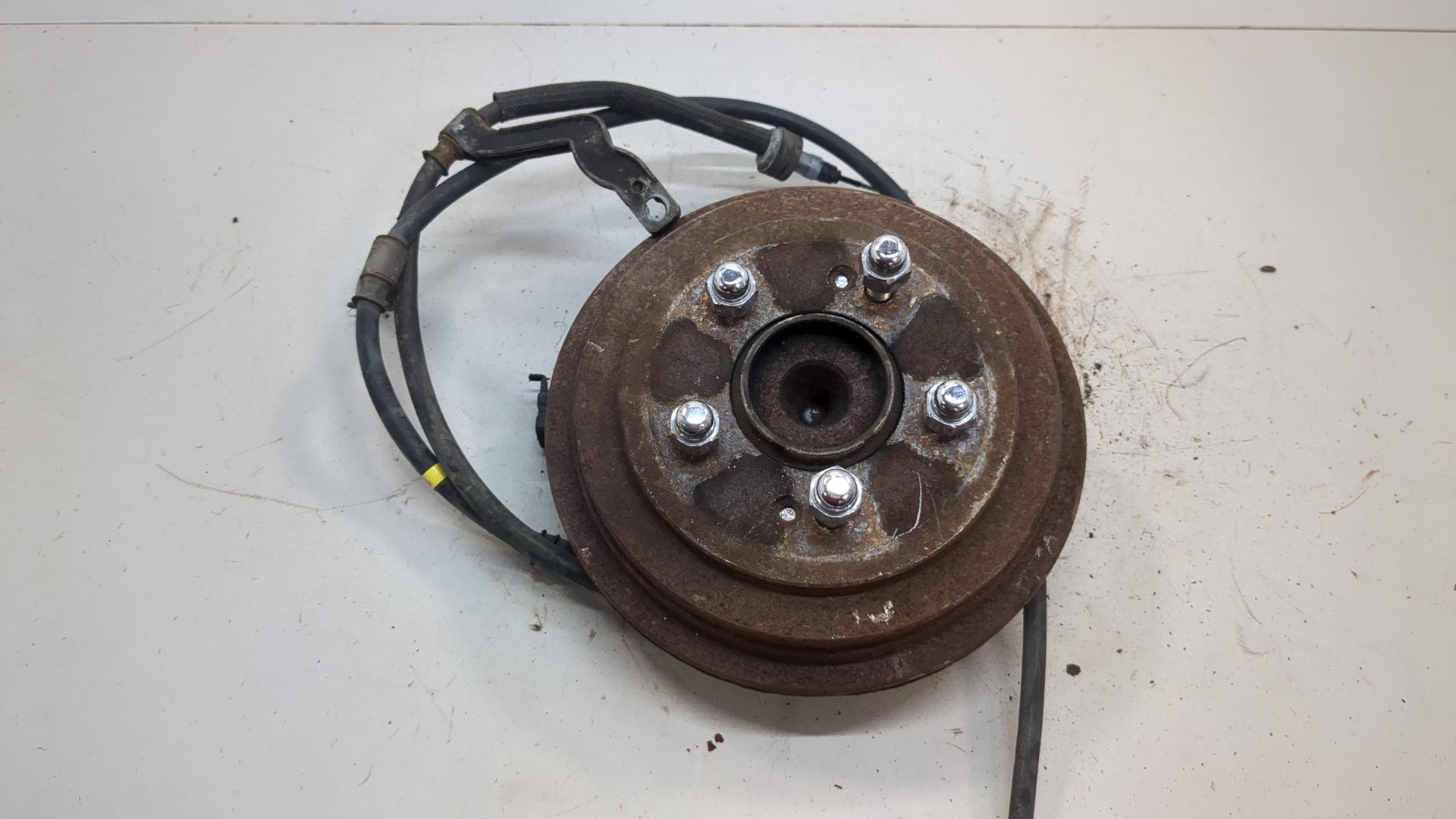 Кулак поворотный задний левый