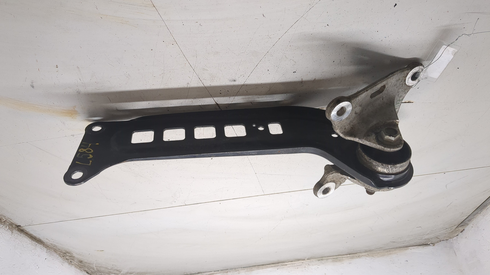 Рычаг задний левый