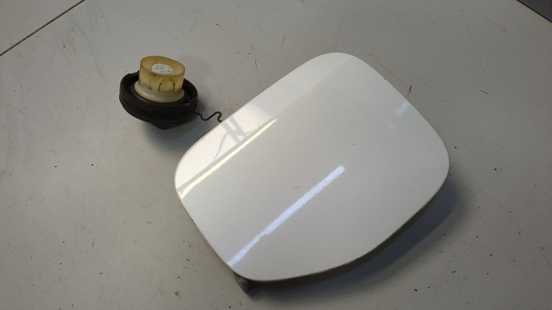 Лючок бензобака