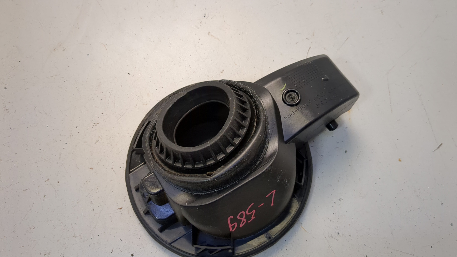 Лючок бензобака