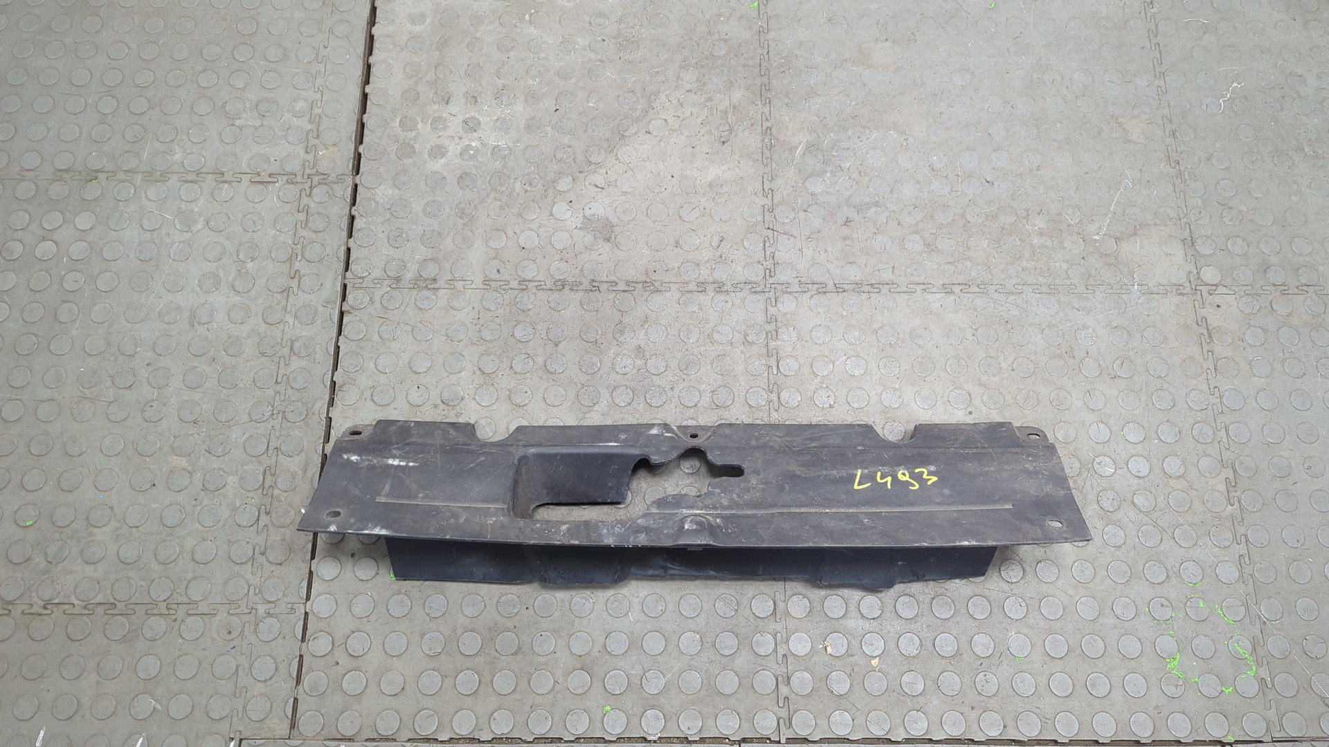 Кожух замка капота