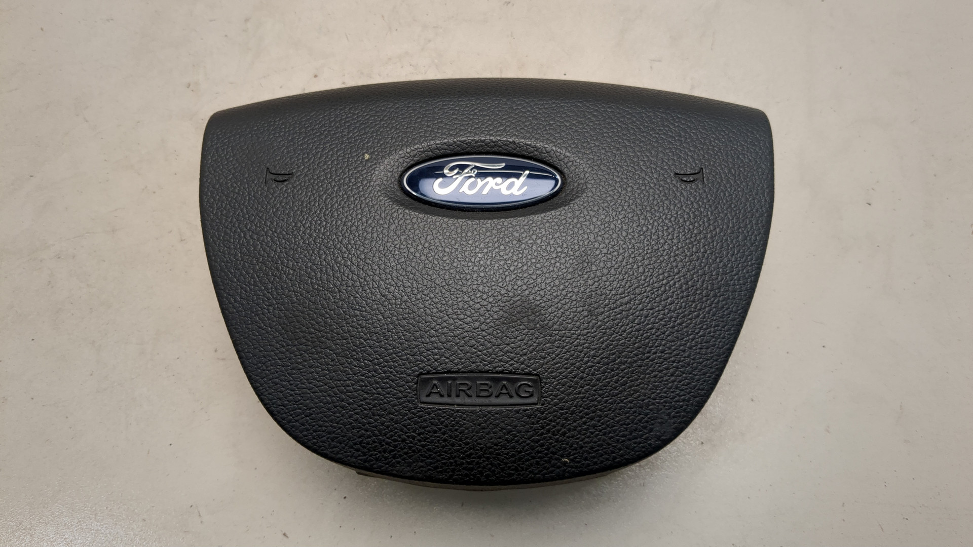 Подушка безопасности в рулевое колесо