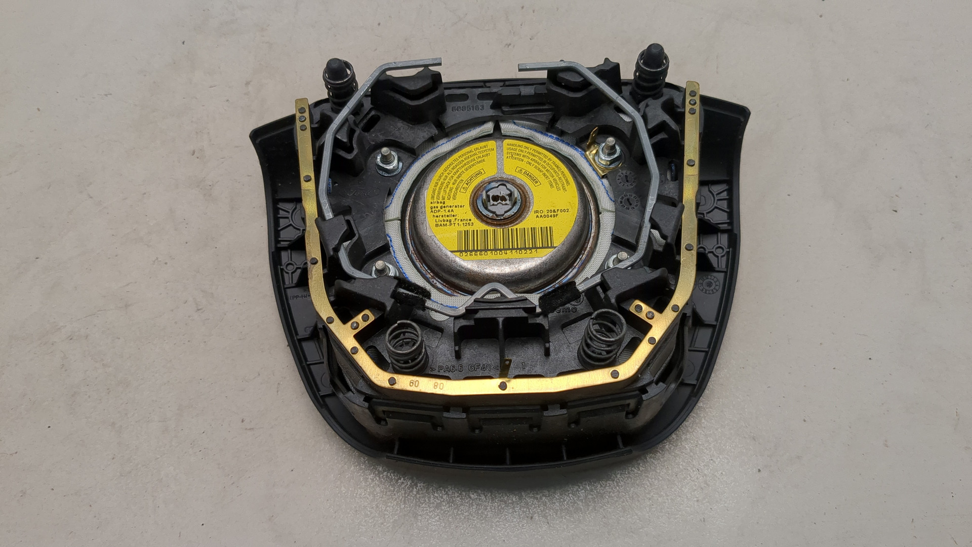 Подушка безопасности в рулевое колесо