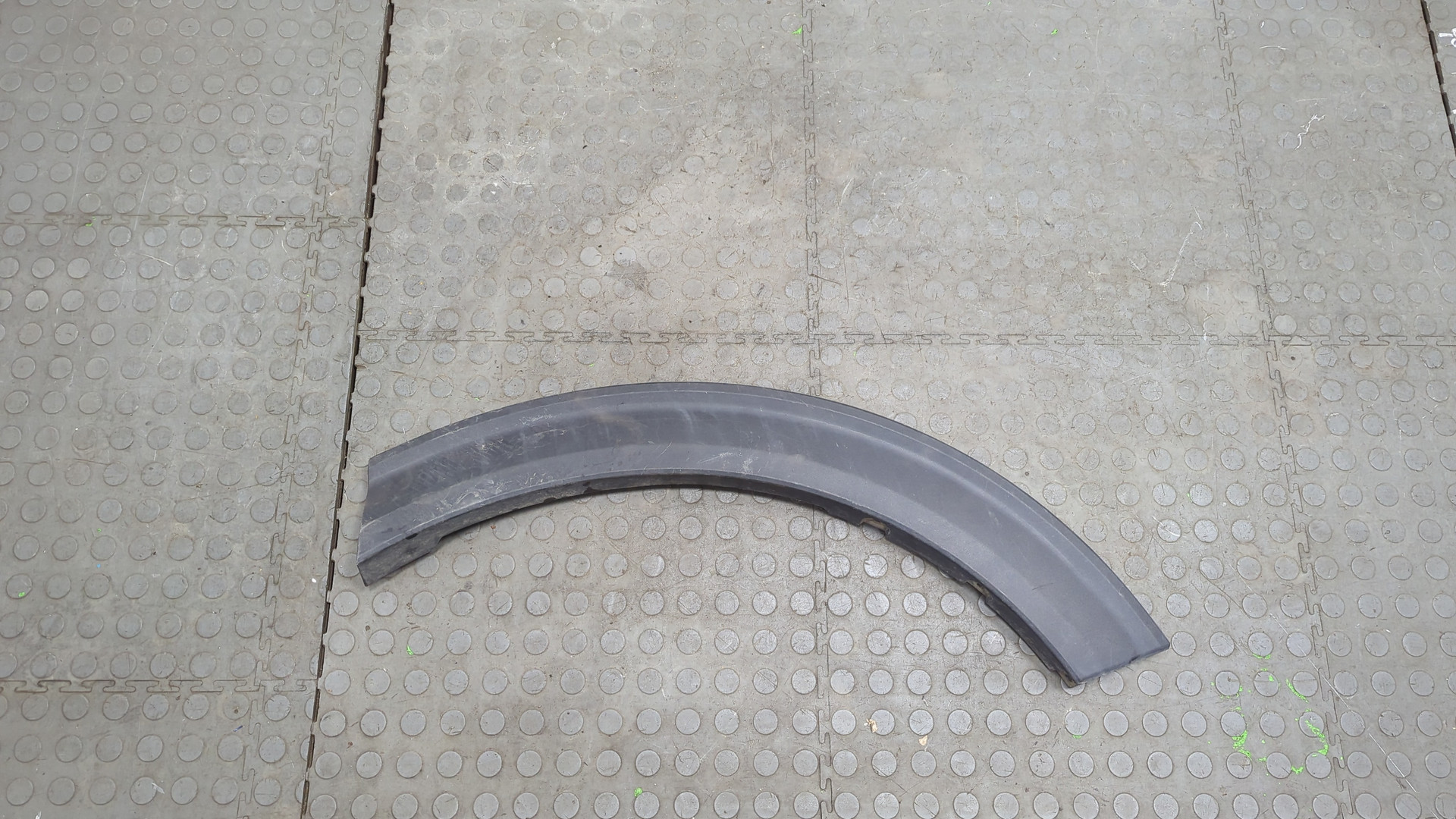 Накладка заднего крыла левого