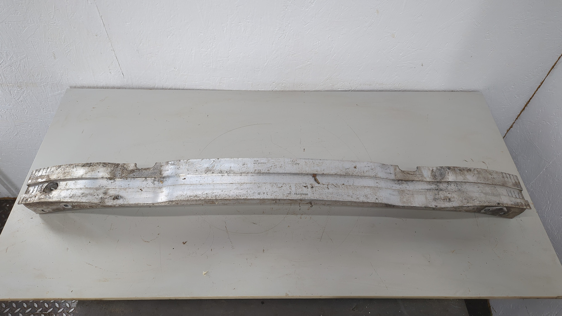 Усилитель переднего бампера