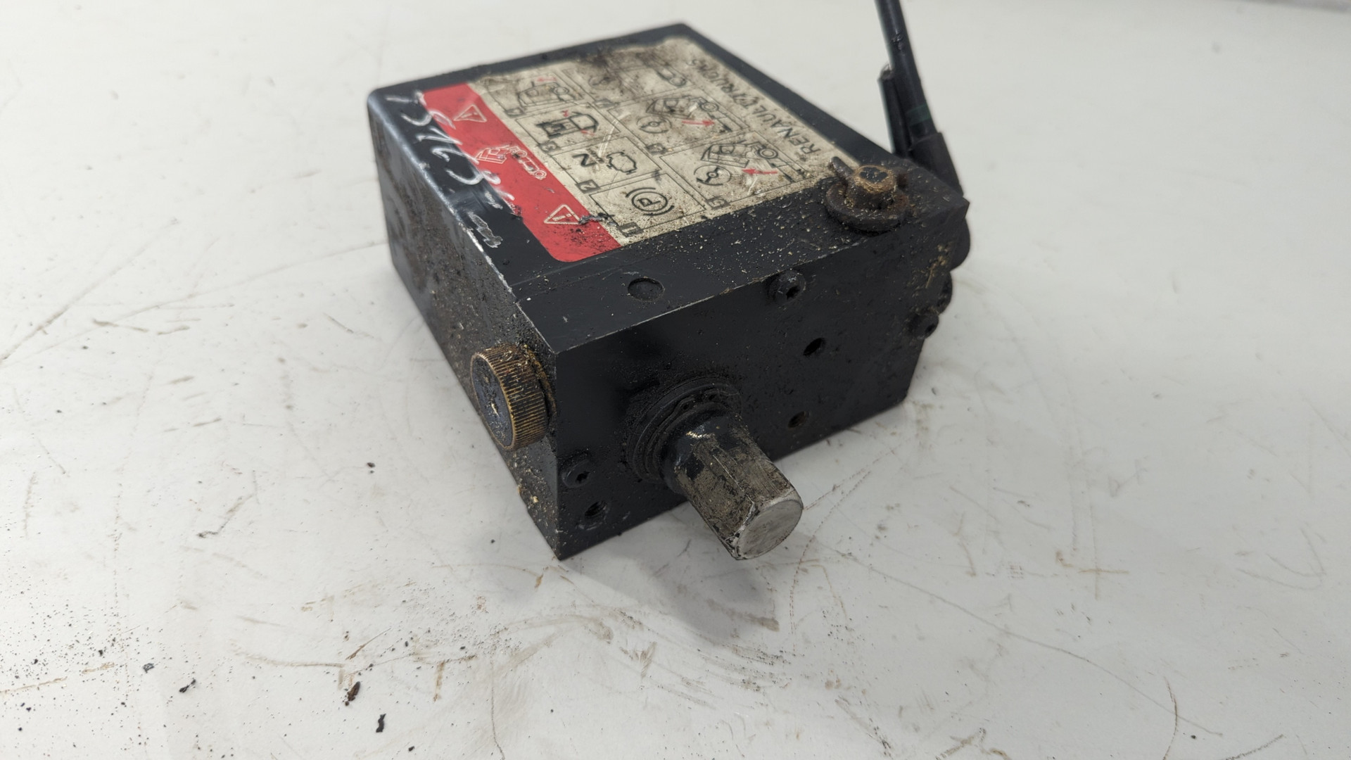 Насос подъема кабины