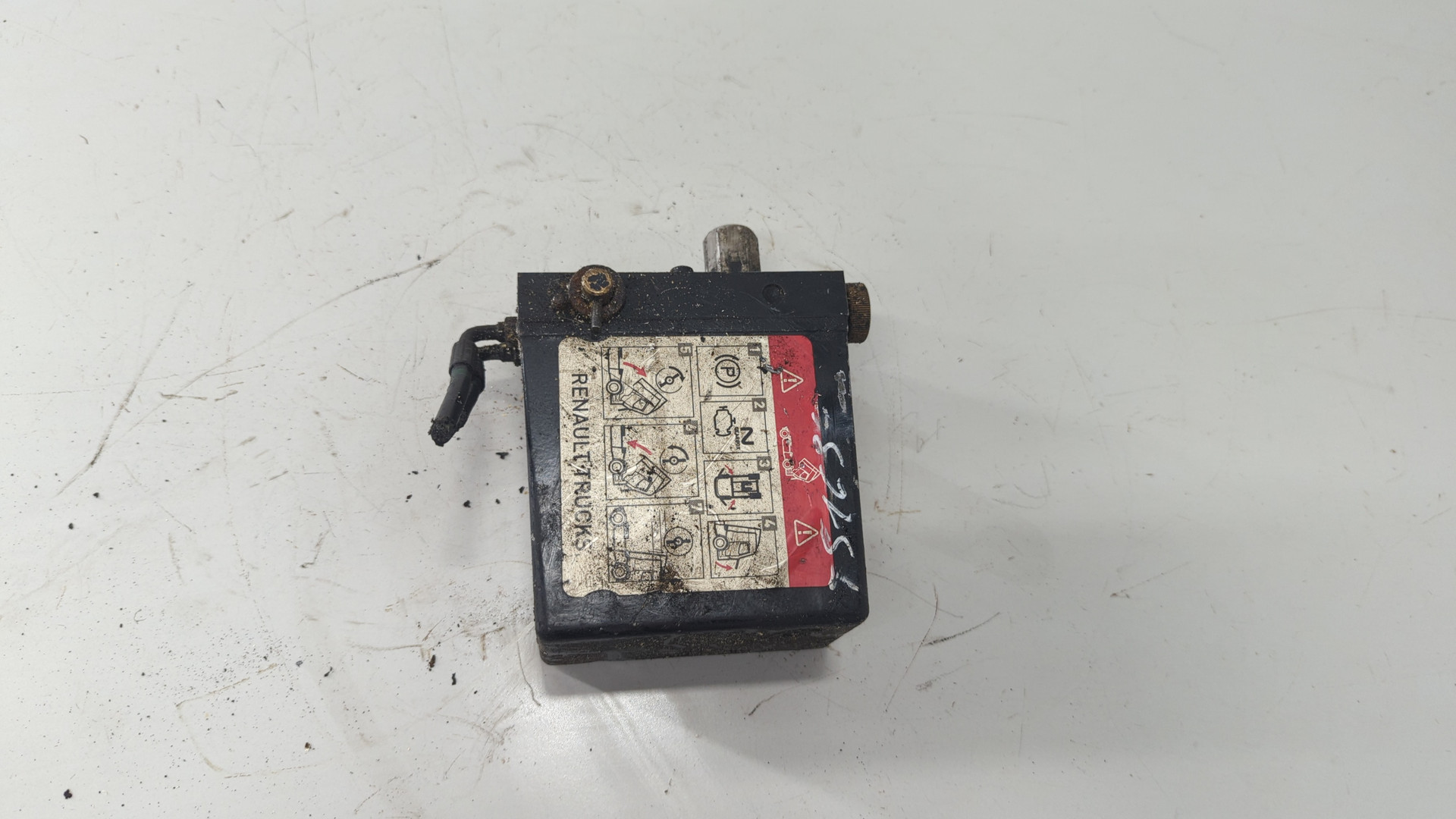 Насос подъема кабины