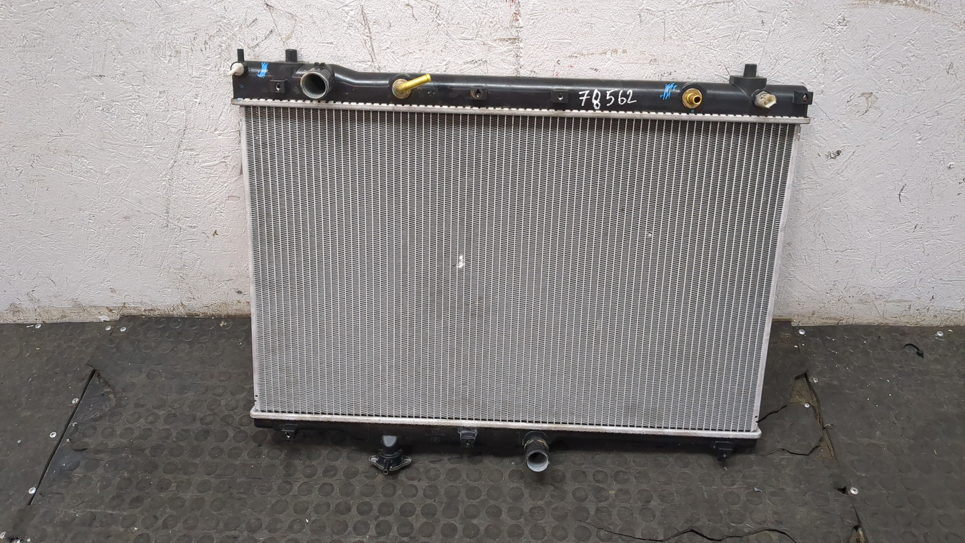 Радиатор охлаждения двигателя основной